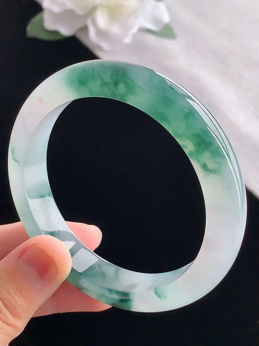 a货翡翠老坑冰种飘花正装正圈手镯57-58圈口  尺寸57.8×12.2×8.6mm 重量61.95