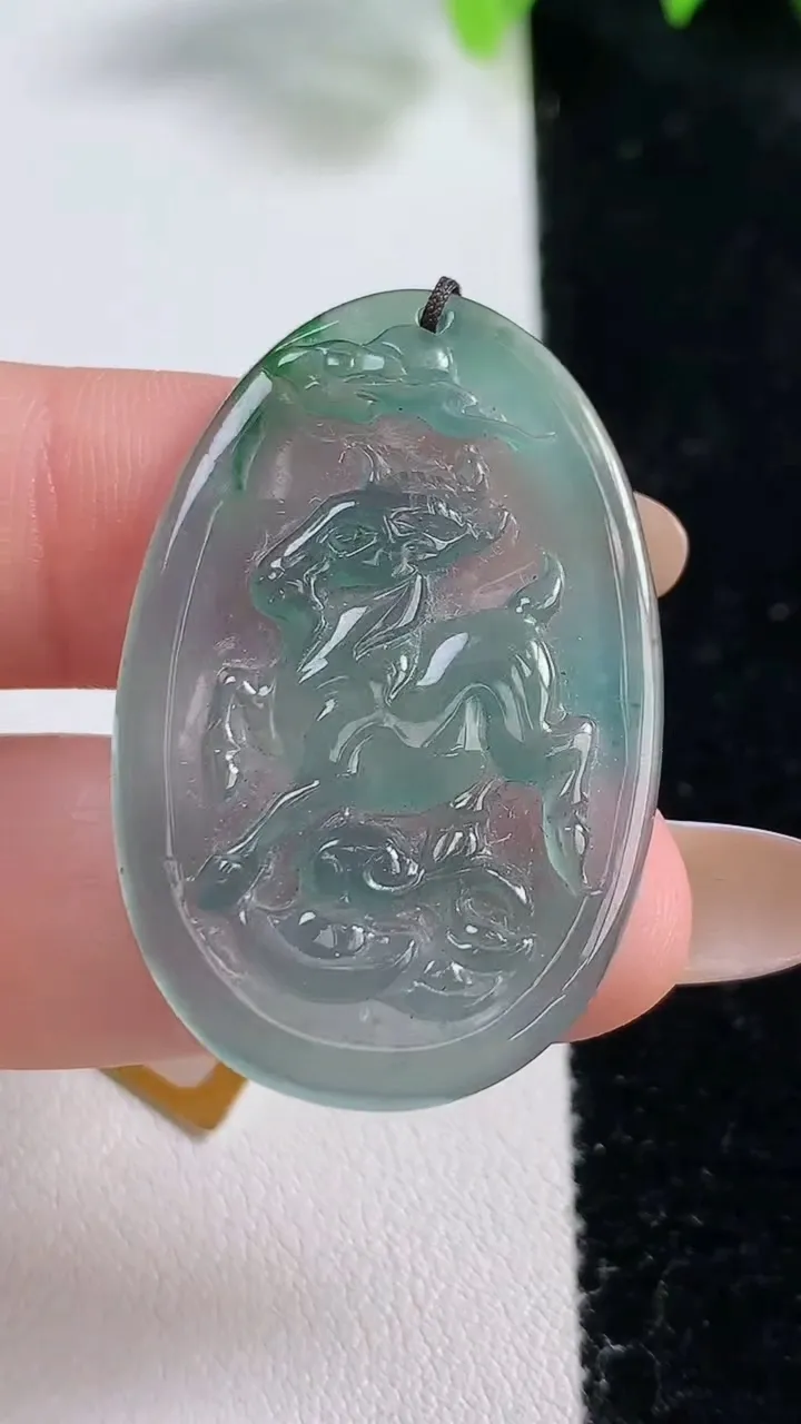 天然A货翡翠蓝水生肖羊吊坠，尺寸38.5-24.7-3.3，重量:6.26g
10月31日