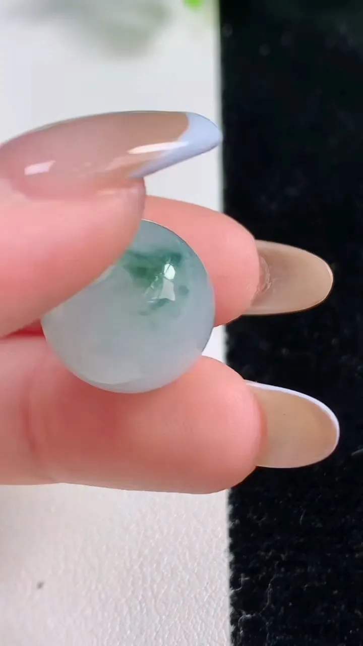 天然A货翡翠冰种飘花路路通吊坠，尺寸16-12.6，重量:6.60g
10月31日