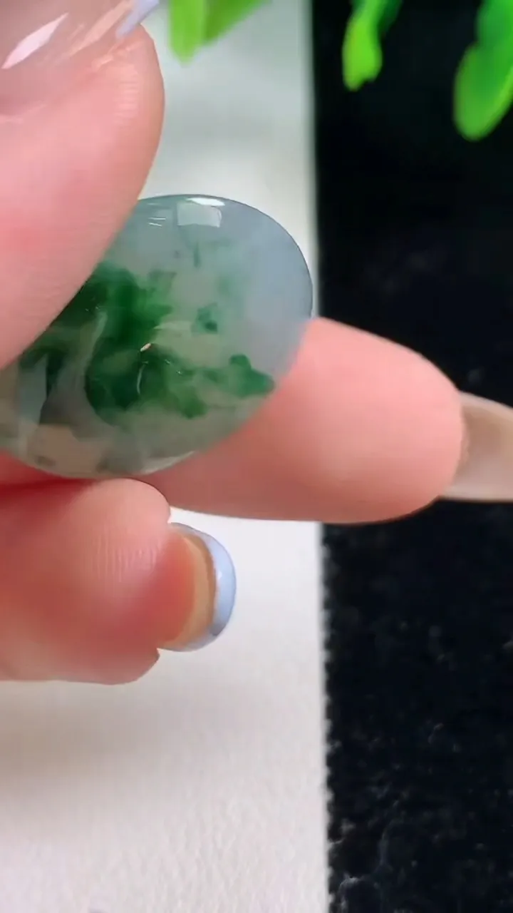 天然A货翡翠冰种飘花平安扣吊坠，尺寸23-5.2，重量:5.72g
10月31日