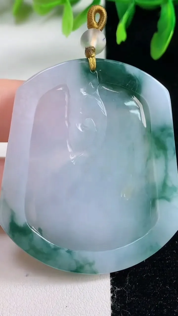 天然A货翡翠冰种飘花生肖兔吊坠，尺寸52.8-45.4-6，重量:28.29g
10月31日