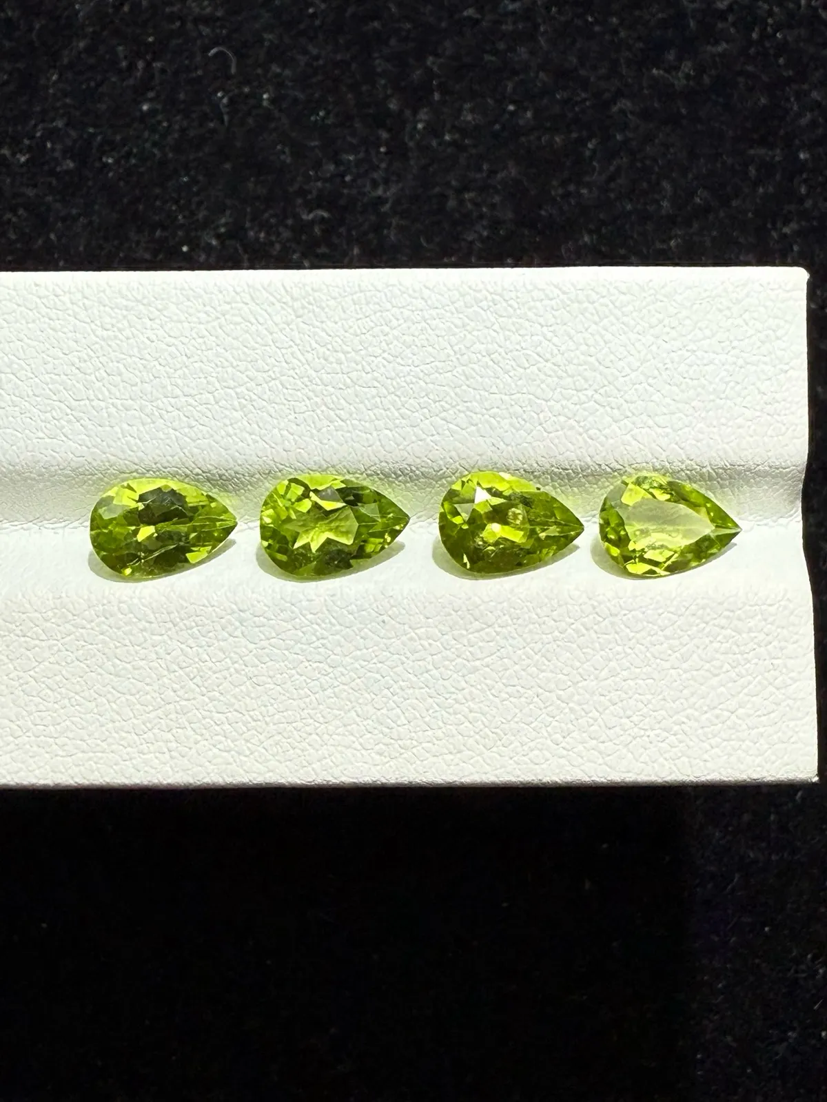 5.455ct天然橄榄石裸石，尺寸9×6×4.1mm，颜色美艳，晶体通透，火彩足