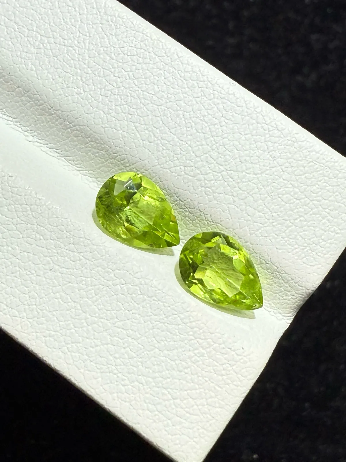 2.79ct天然橄榄石裸石，尺寸8.9×6×3.7mm，颜色美艳，晶体通透，火彩足