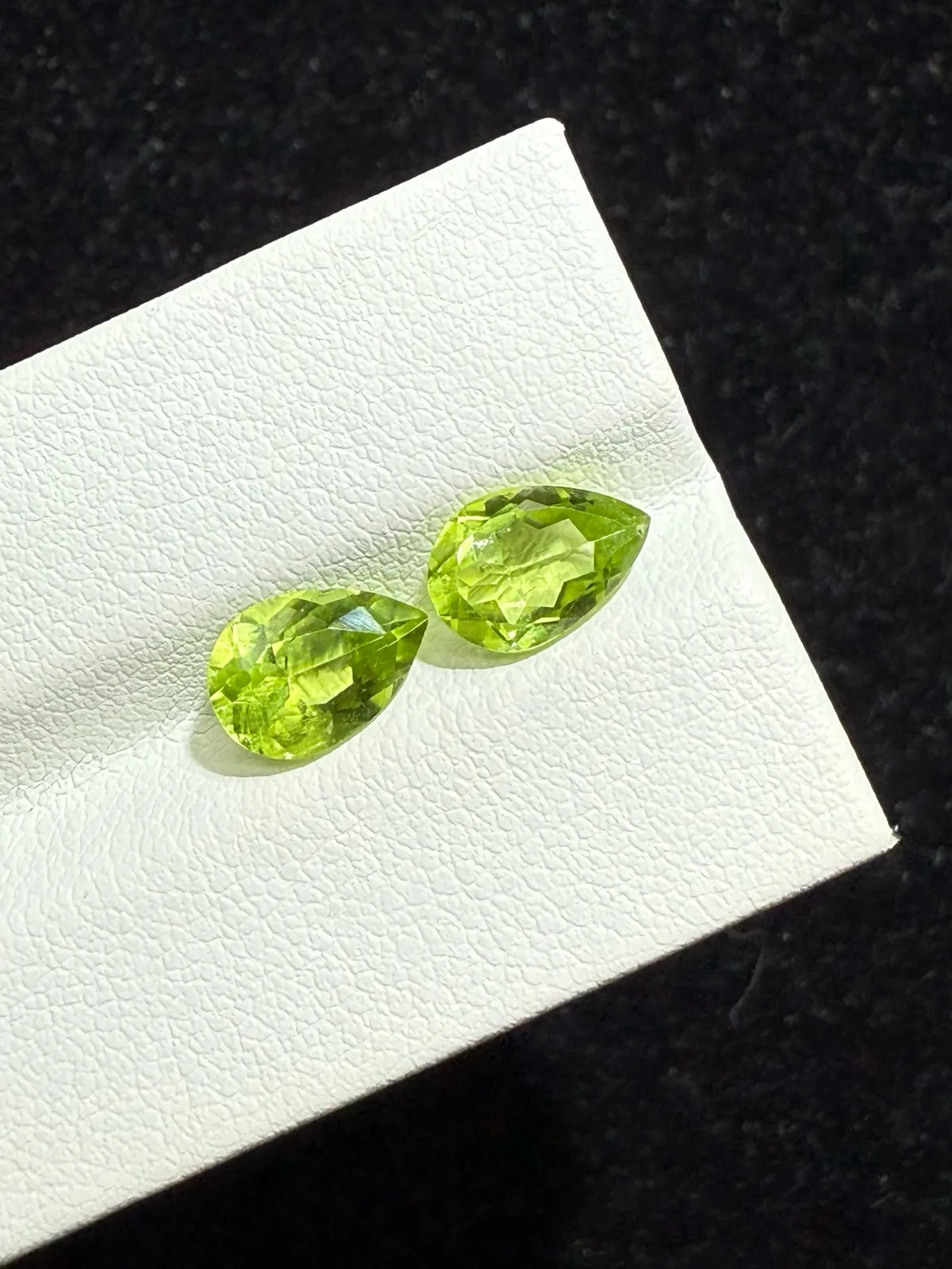 2.79ct天然橄榄石裸石，尺寸8.9×6×3.7mm，颜色美艳，晶体通透，火彩足