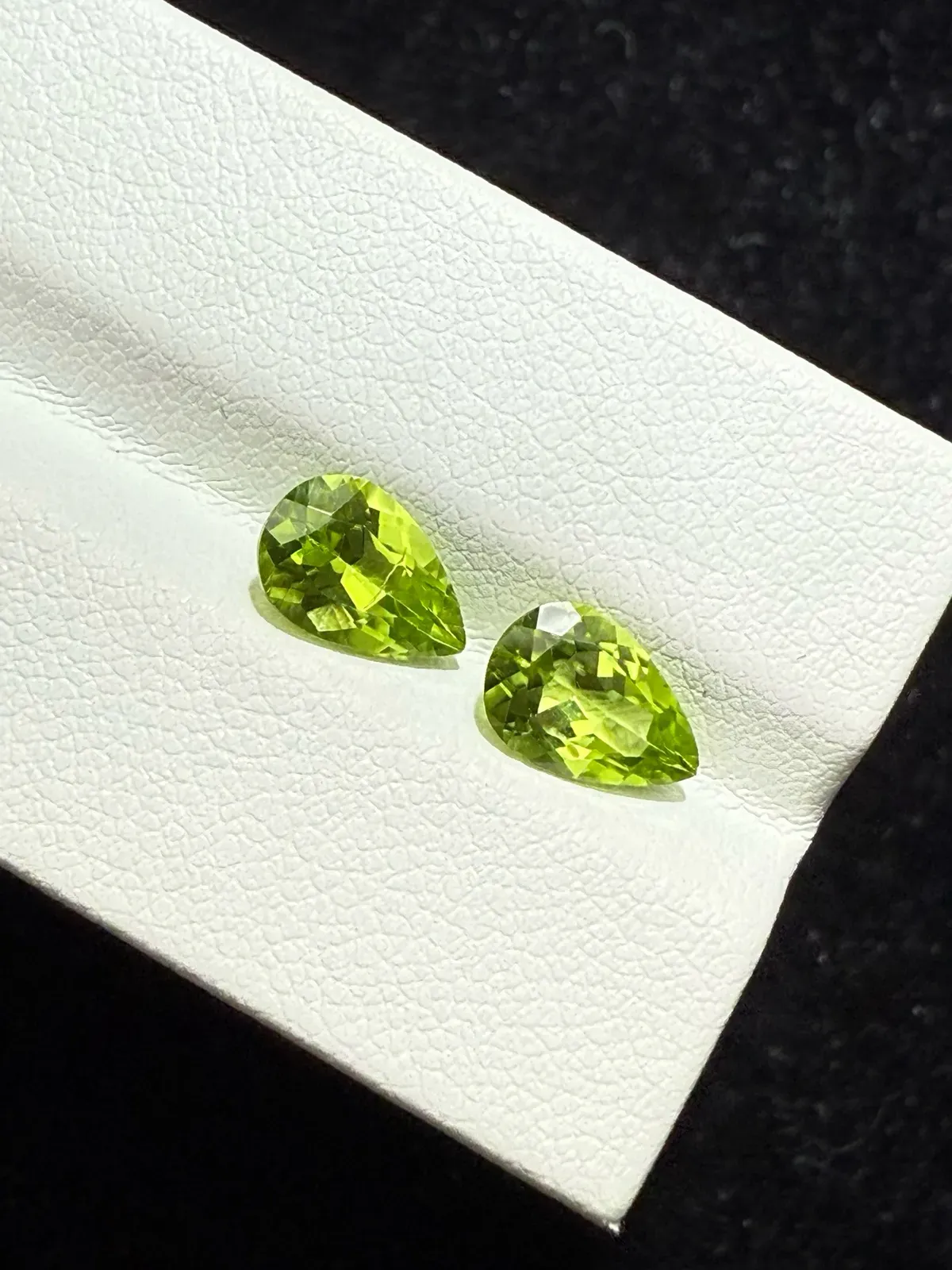 2.645ct天然橄榄石裸石，尺寸8.8×6×3.6mm，颜色美艳，晶体通透，火彩足