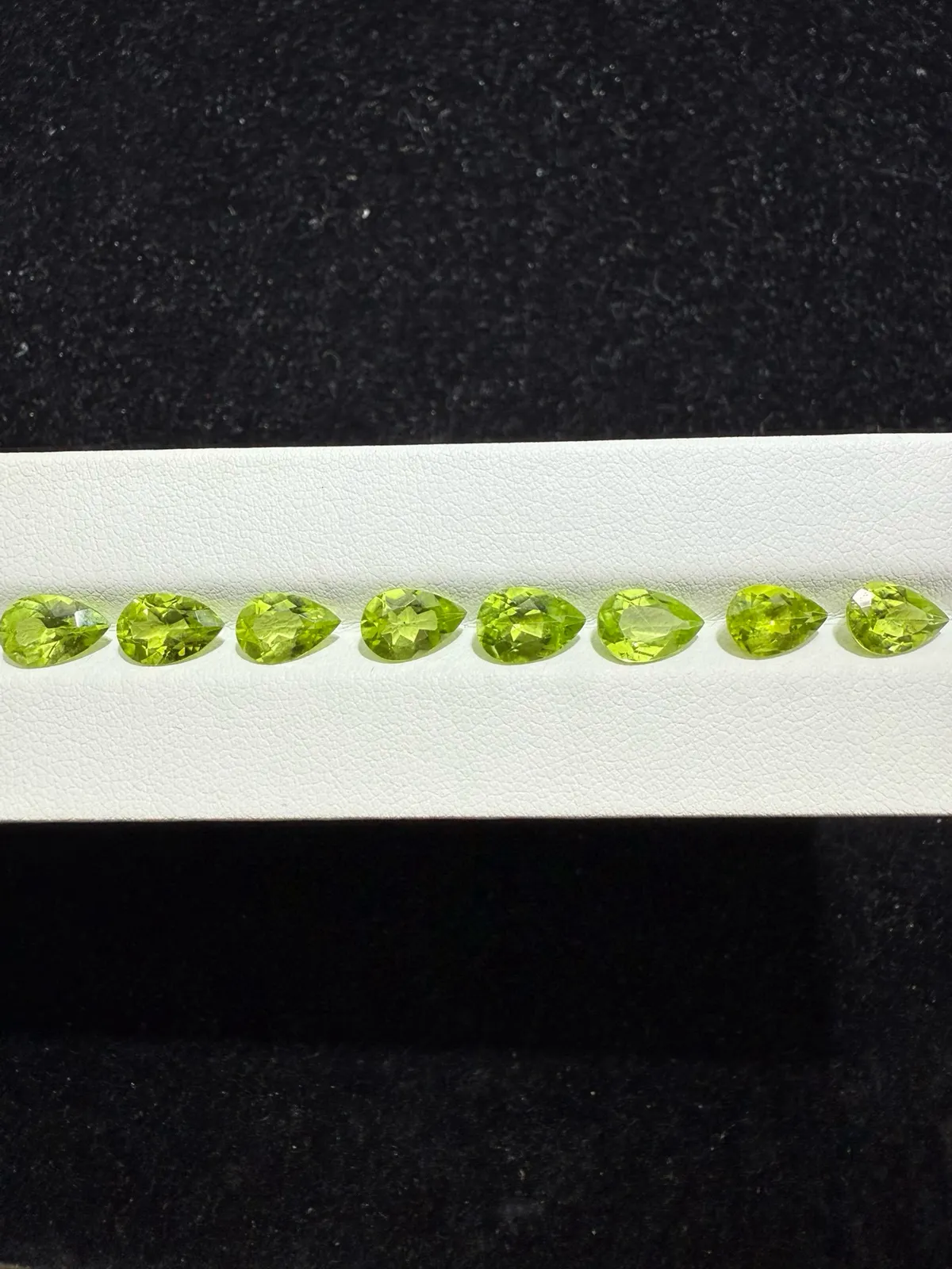 10.345ct天然橄榄石裸石，尺寸9.1×6.1×4.2mm，颜色美艳，晶体通透，火彩足