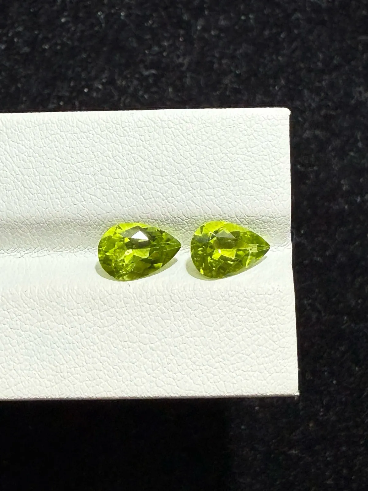 2.775ct天然橄榄石裸石，尺寸8.9×6.1×4.2mm，颜色美艳，晶体通透，火彩足
