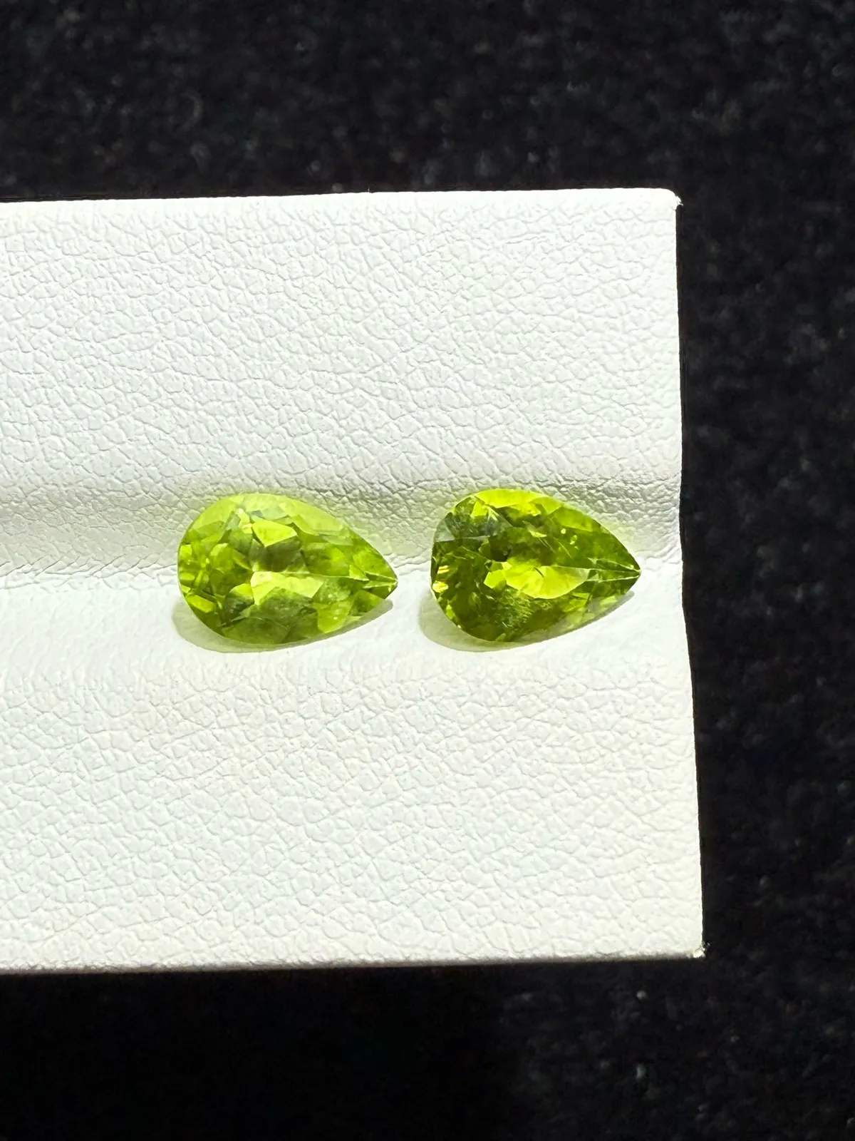 2.84ct天然橄榄石裸石，尺寸8.9×6.1×4.2mm，颜色美艳，晶体通透，火彩足