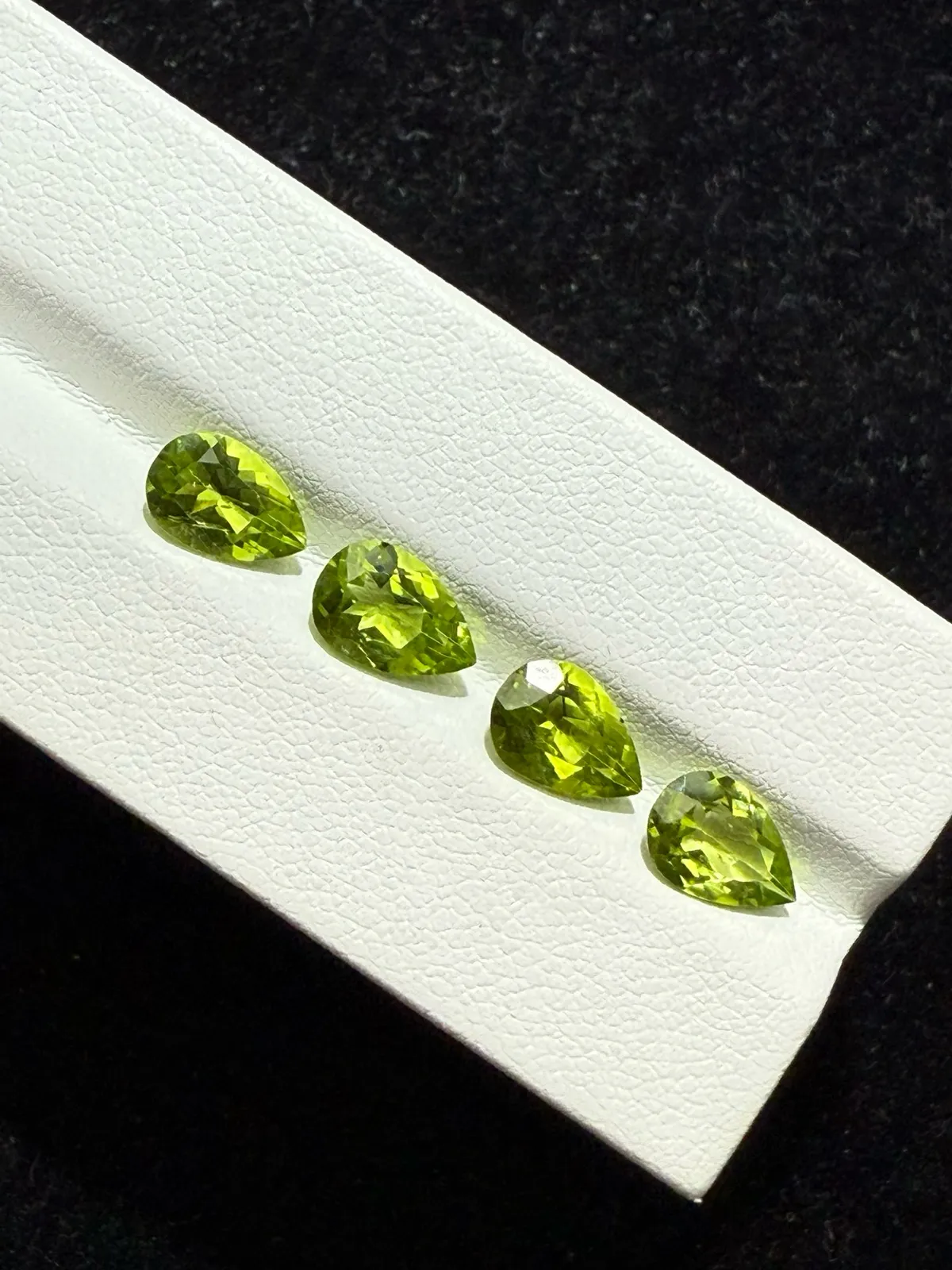5.455ct天然橄榄石裸石，尺寸9×6×4.1mm，颜色美艳，晶体通透，火彩足