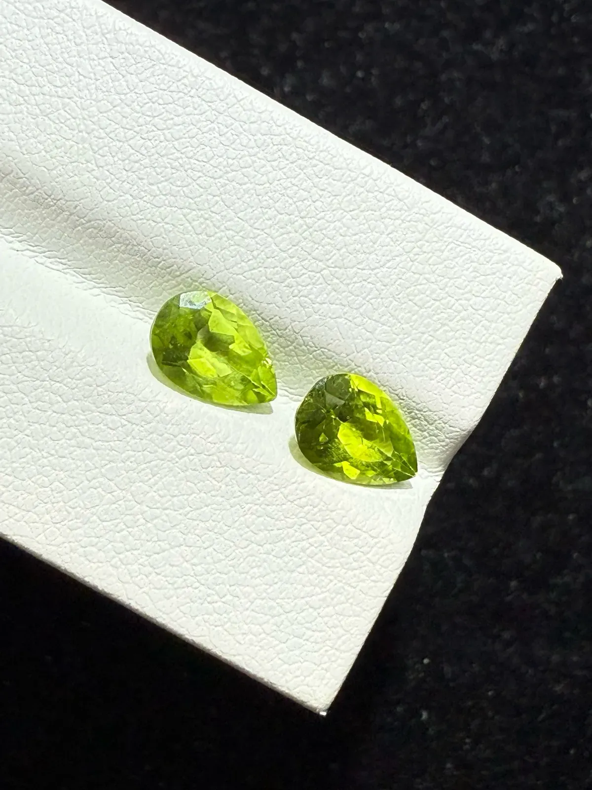 2.84ct天然橄榄石裸石，尺寸8.9×6.1×4.2mm，颜色美艳，晶体通透，火彩足