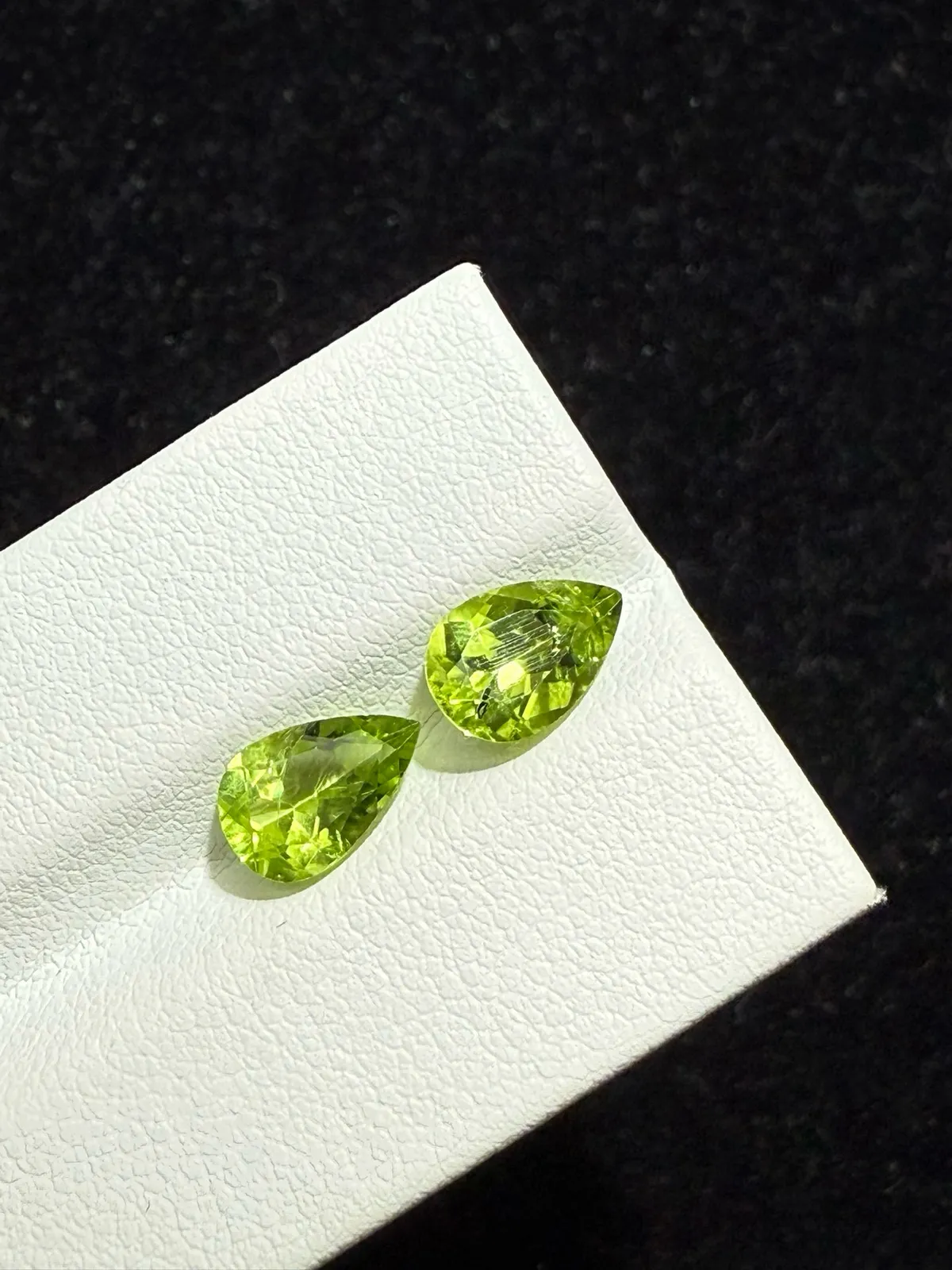 2.87ct天然橄榄石裸石，尺寸8.9×6×4.4mm，颜色美艳，晶体通透，火彩足