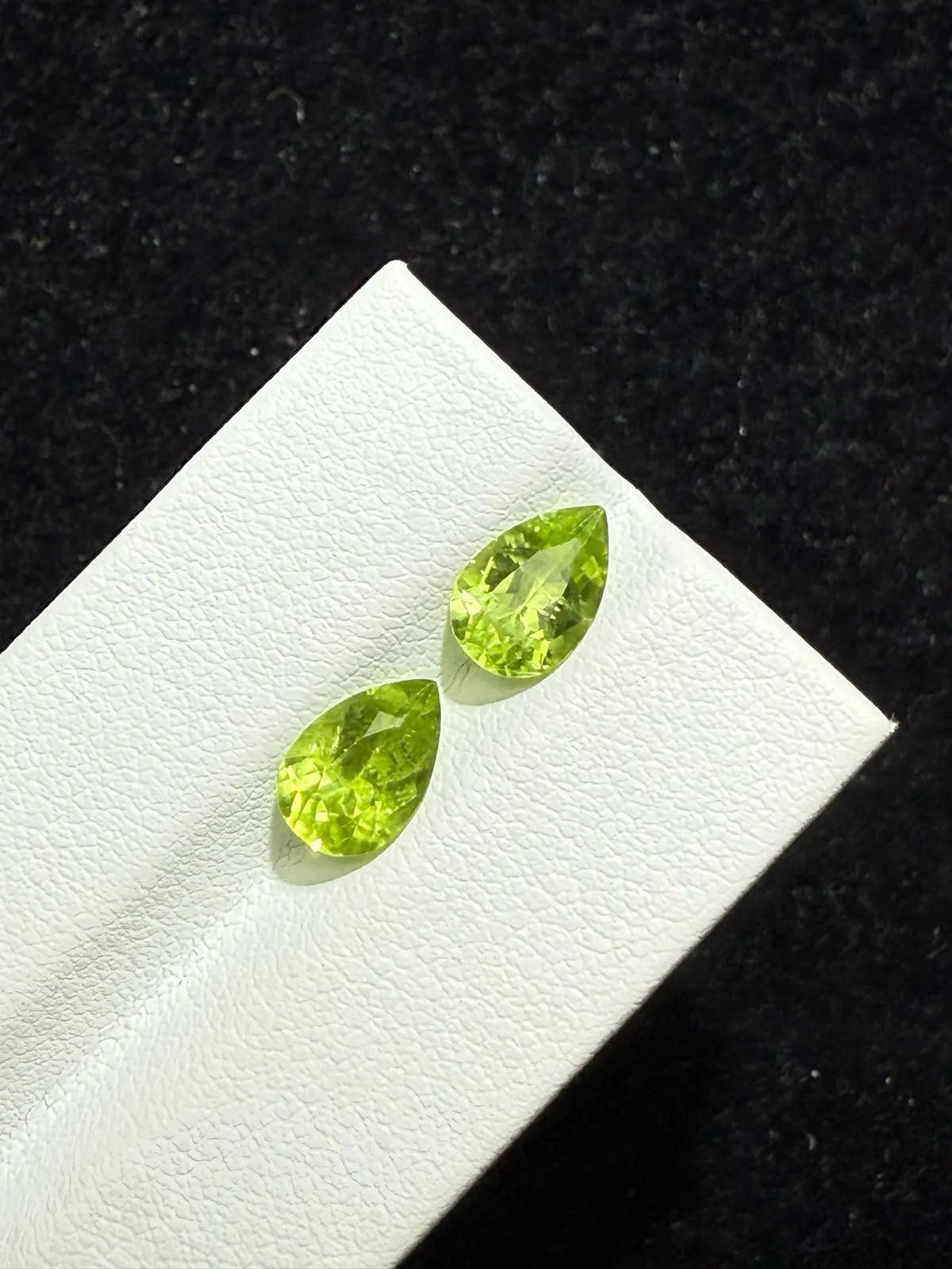 2.795ct天然橄榄石裸石，尺寸8.9×6×4.3mm，颜色美艳，晶体通透，火彩足