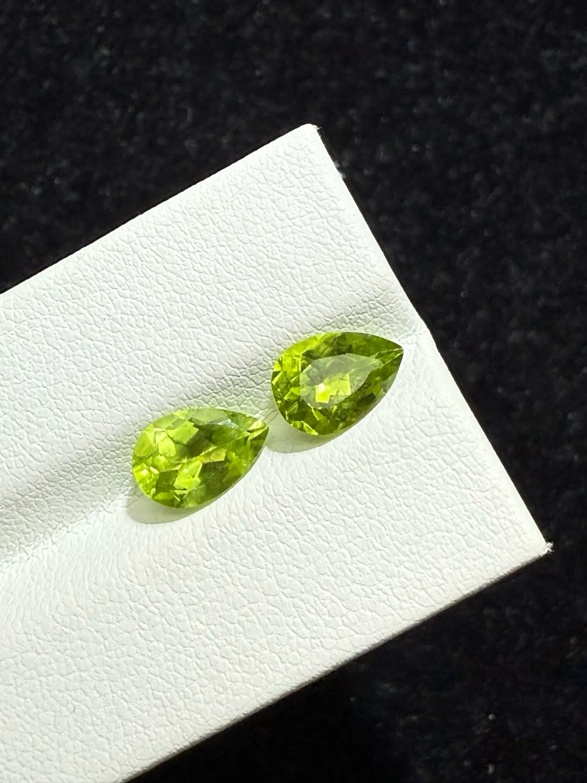 2.84ct天然橄榄石裸石，尺寸8.9×6.1×4.2mm，颜色美艳，晶体通透，火彩足