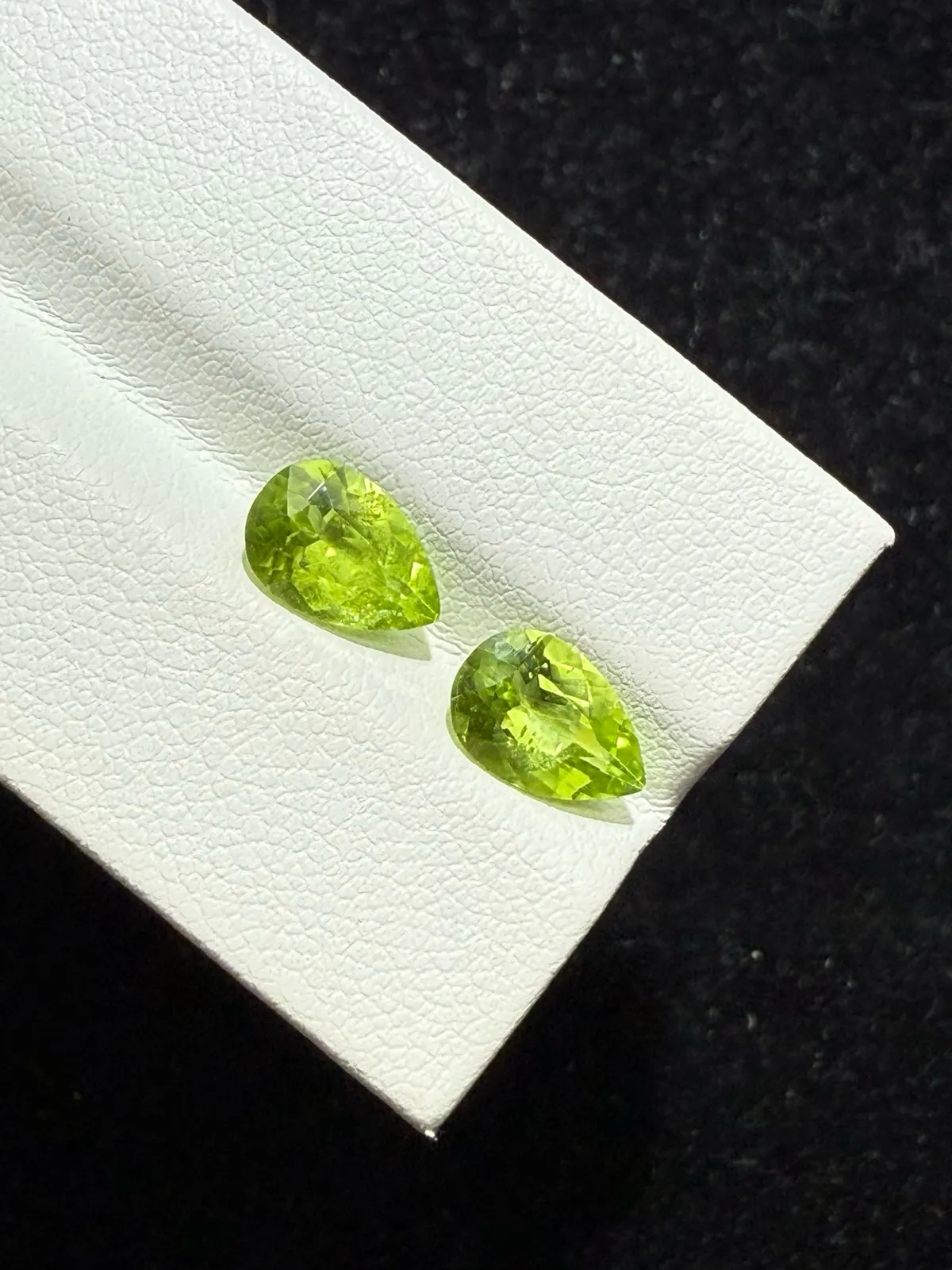 2.795ct天然橄榄石裸石，尺寸8.9×6×4.3mm，颜色美艳，晶体通透，火彩足