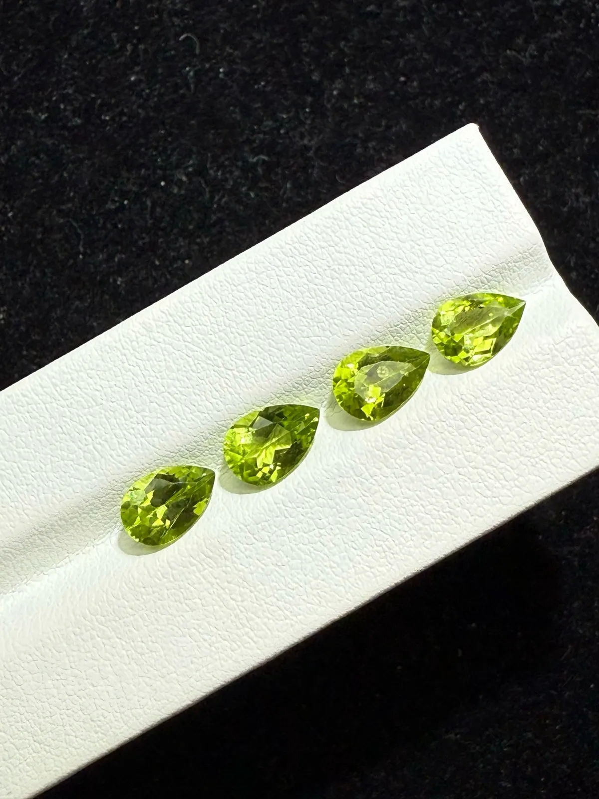 5.455ct天然橄榄石裸石，尺寸9×6×4.1mm，颜色美艳，晶体通透，火彩足