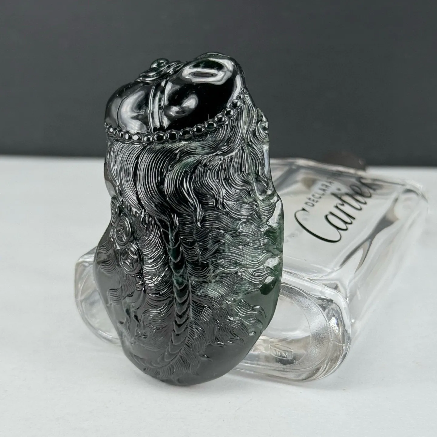 墨翠手把件 舞狮 种好色正 黑度极好 打灯通透 油性十足 尺寸67.1