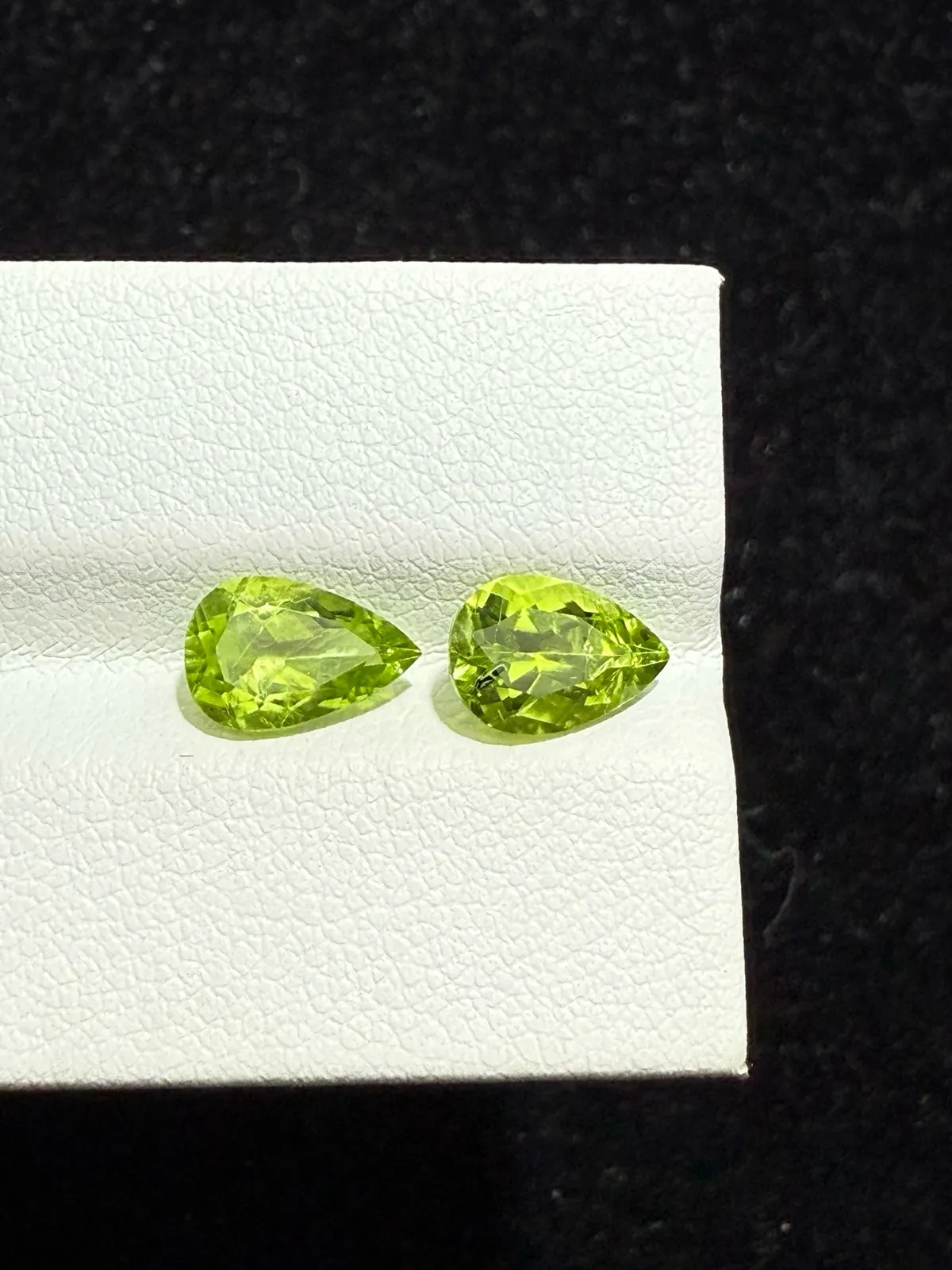 2.87ct天然橄榄石裸石，尺寸8.9×6×4.4mm，颜色美艳，晶体通透，火彩足