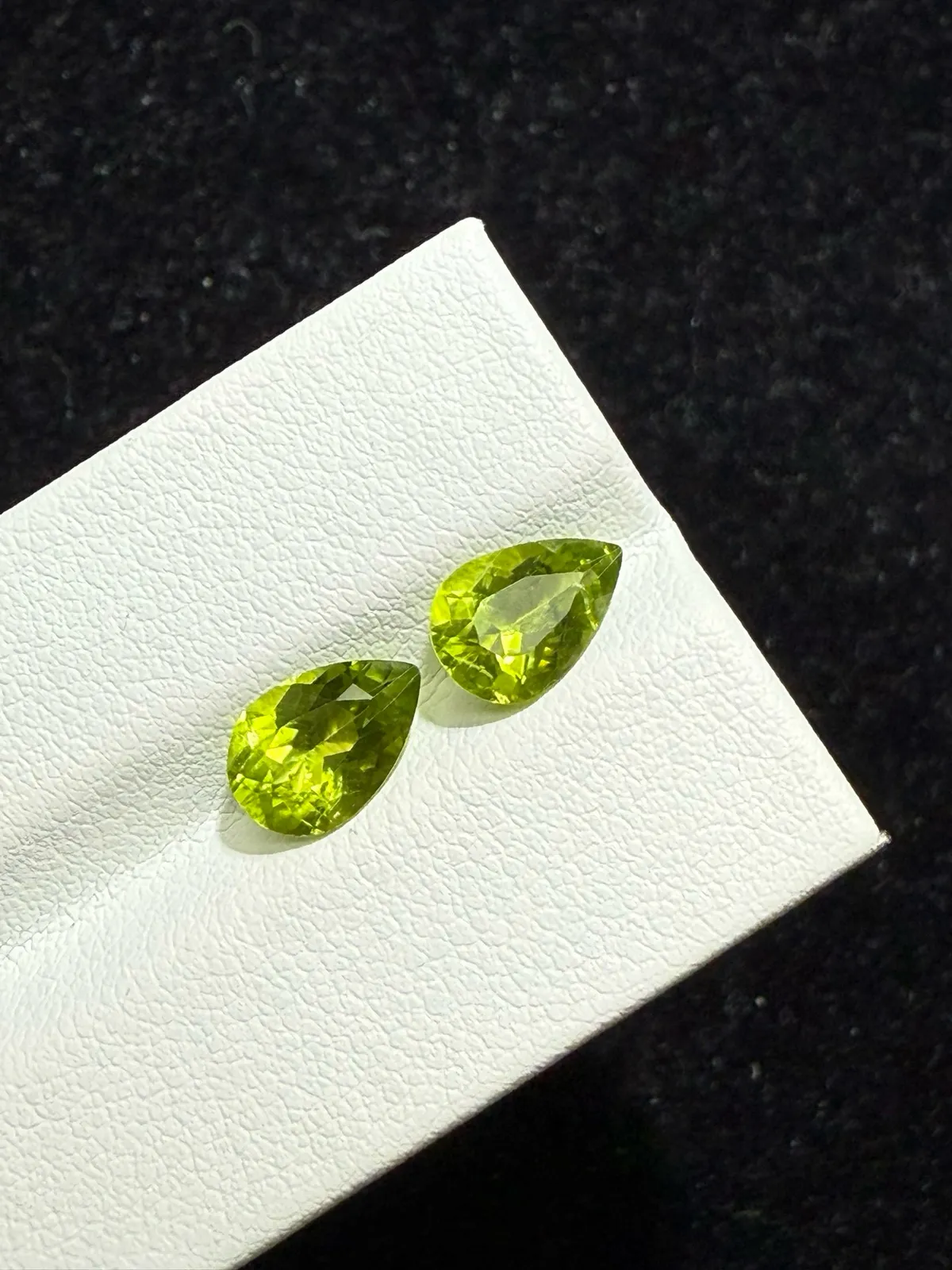 2.775ct天然橄榄石裸石，尺寸8.9×6.1×4.2mm，颜色美艳，晶体通透，火彩足