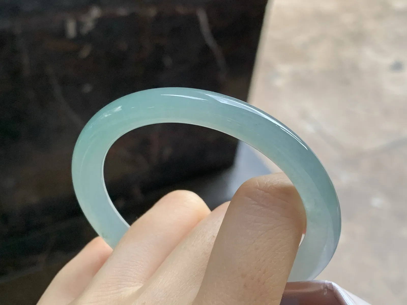蓝水圆条手镯
尺寸：53.2-7.6-8mm
种水好 干净清秀