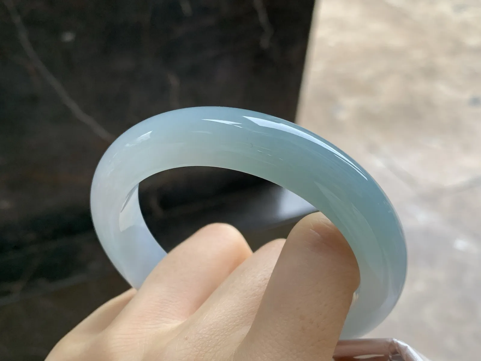 糯冰种手镯
尺寸：57-12.5-9mm
种水好 底子细腻干净