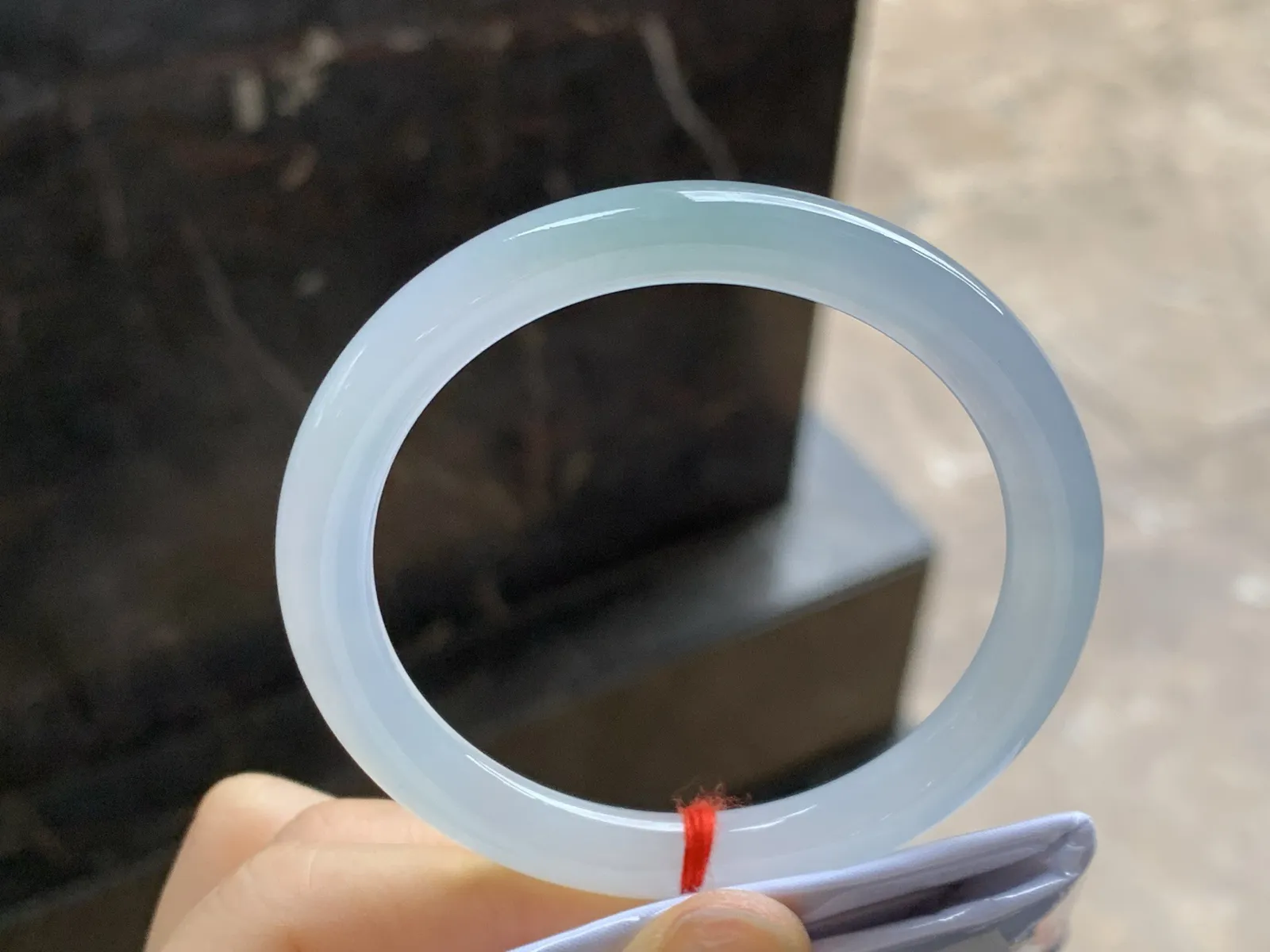 冰种圆条手镯
尺寸：52-7-7.7mm
种水好 小清新