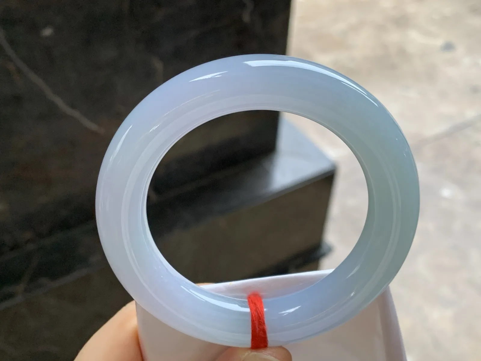 细糯圆条手镯
尺寸：57-12.6mm
种水好 肉质细腻干净