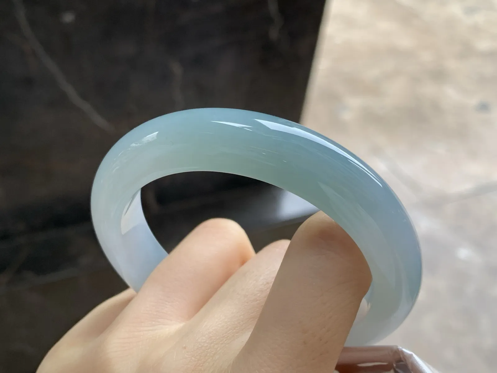 糯冰种手镯
尺寸：57-12.5-9mm
种水好 底子细腻干净