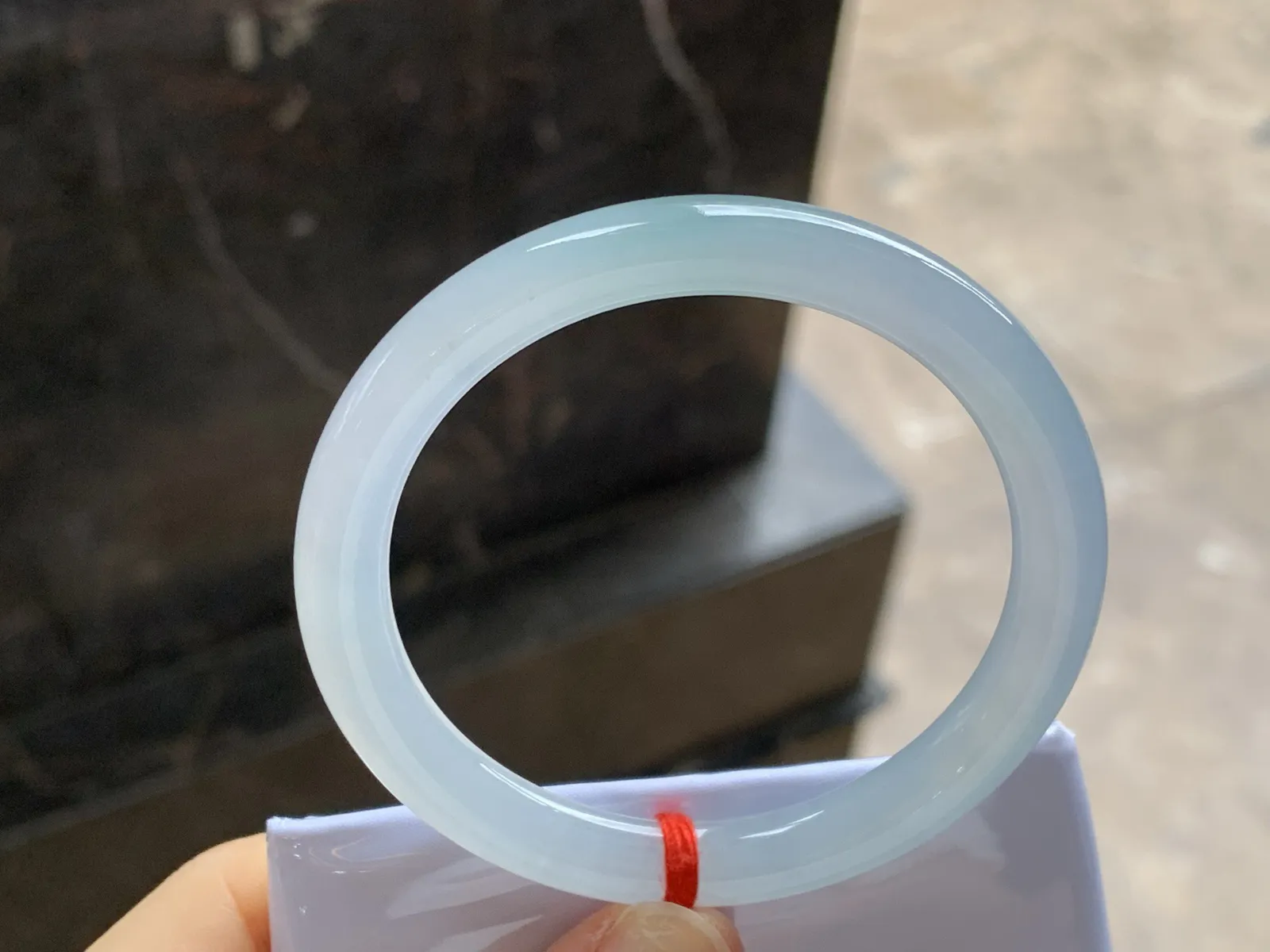 冰种圆条手镯
尺寸：52-7-7.7mm
种水好 小清新