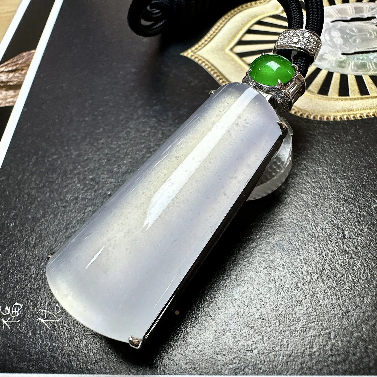 【冰种无事柱】老坑雪花棉，精品，种水上乘，通透闪亮，晶莹剔透。18K金钻镶嵌，裸石尺寸39.9*20.4*6.3毫米
