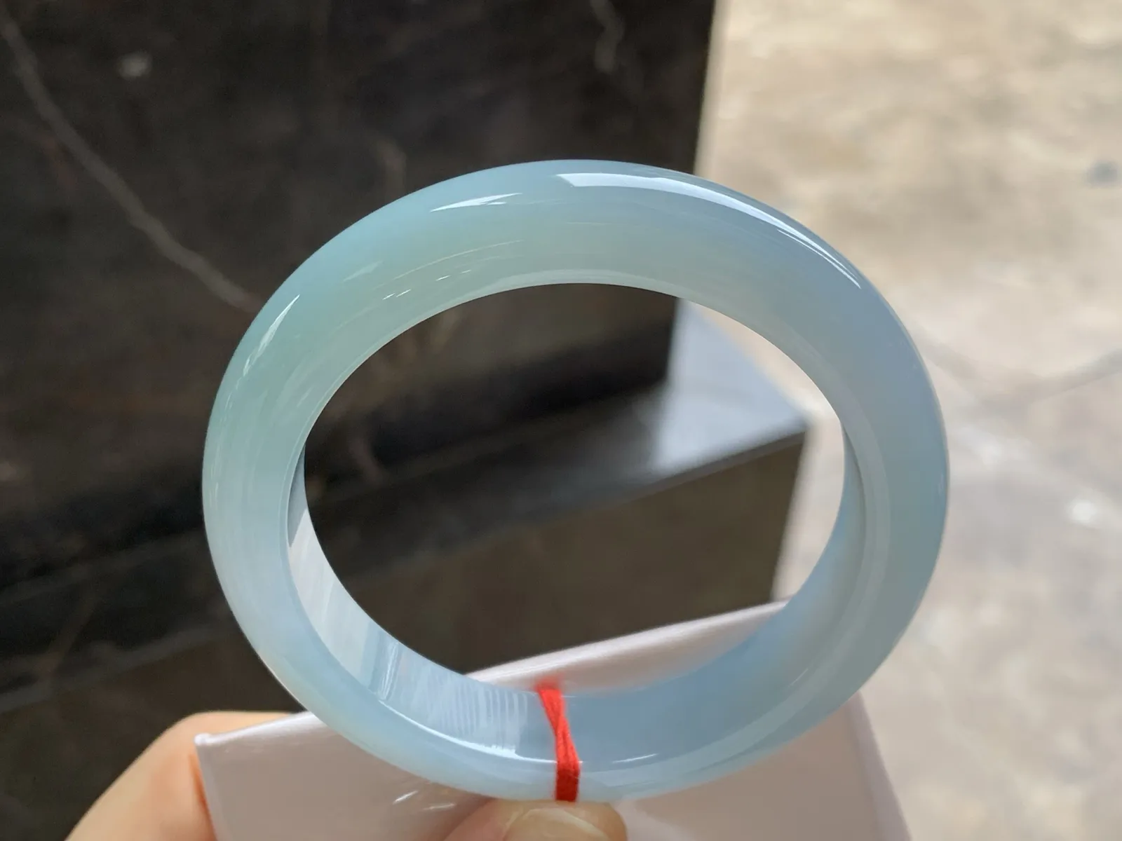 糯冰种手镯
尺寸：57-12.5-9mm
种水好 底子细腻干净