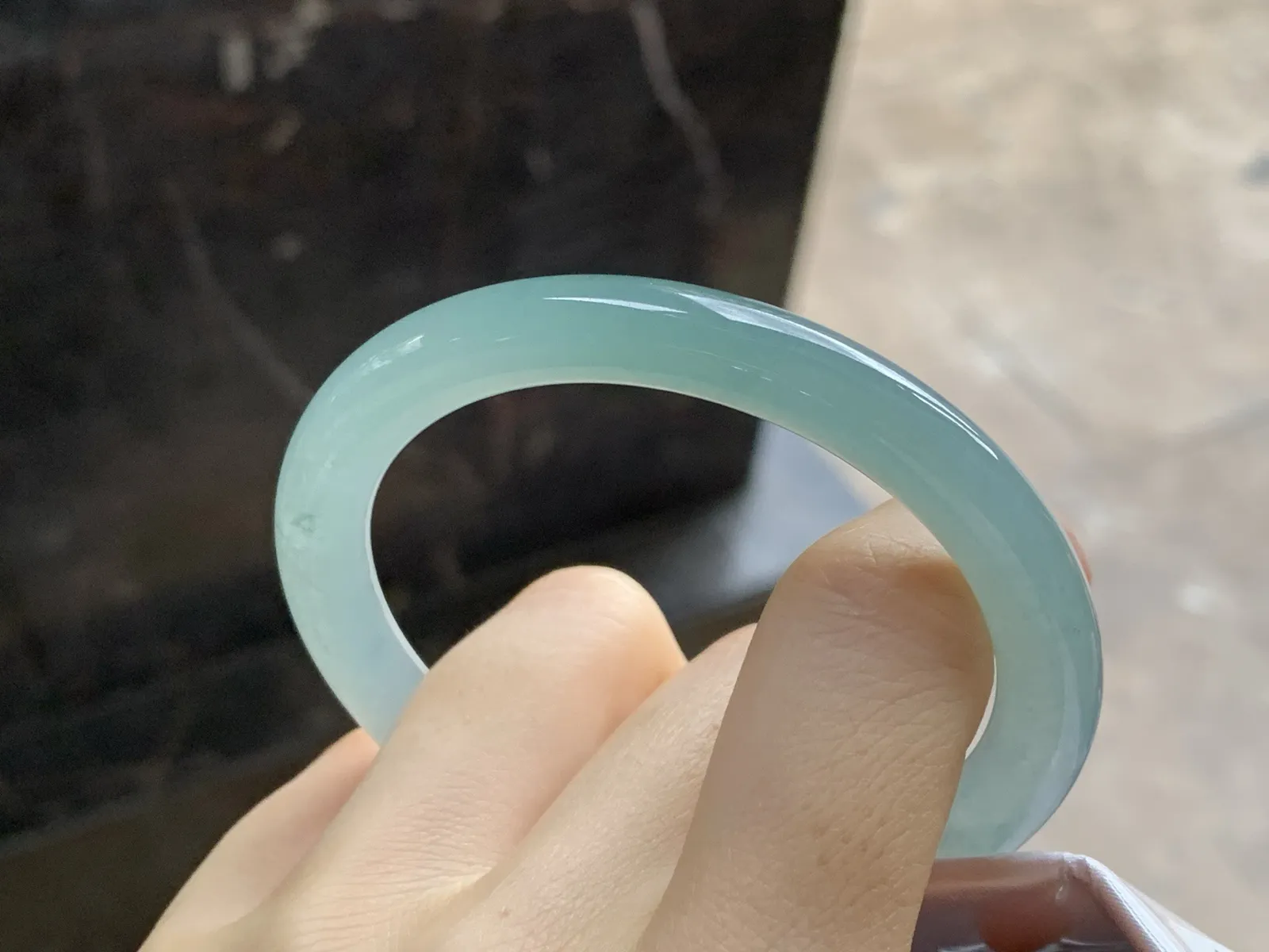 蓝水圆条手镯
尺寸：53.2-7.6-8mm
种水好 干净清秀