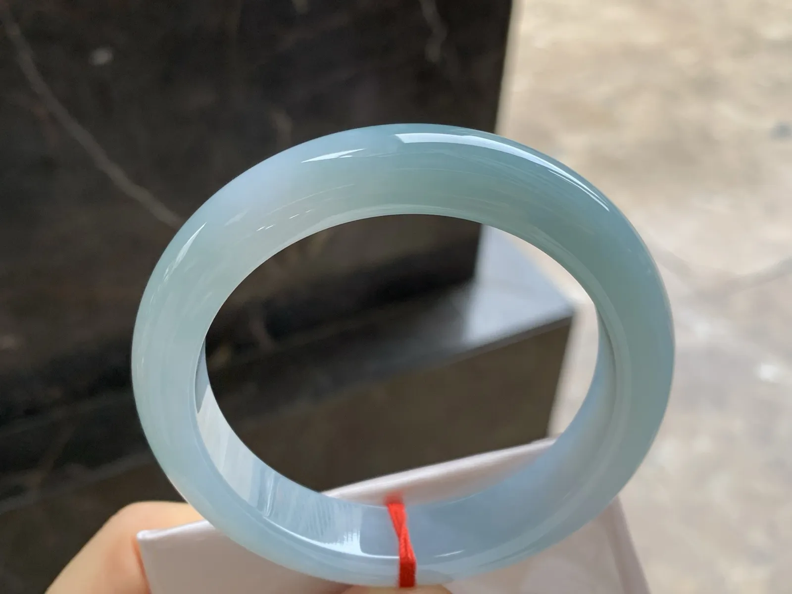 糯冰种手镯
尺寸：57-12.5-9mm
种水好 底子细腻干净