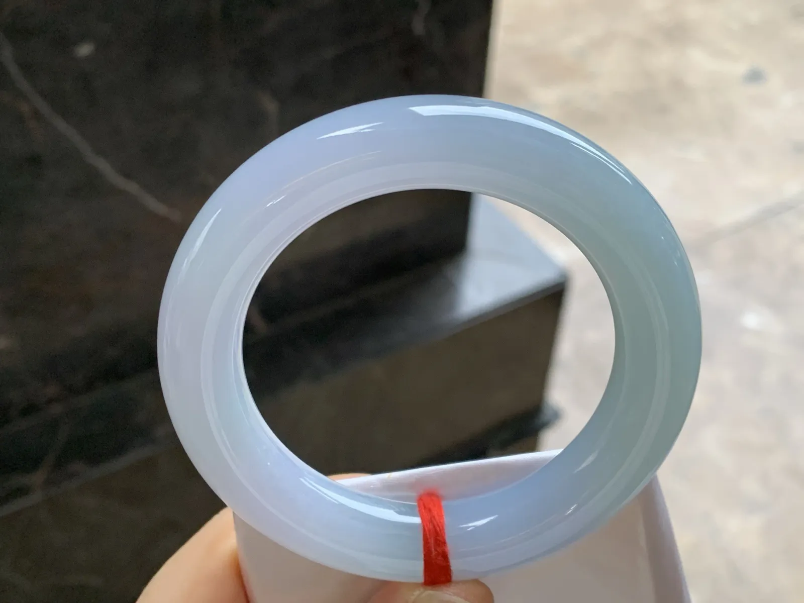 细糯圆条手镯
尺寸：57-12.6mm
种水好 肉质细腻干净