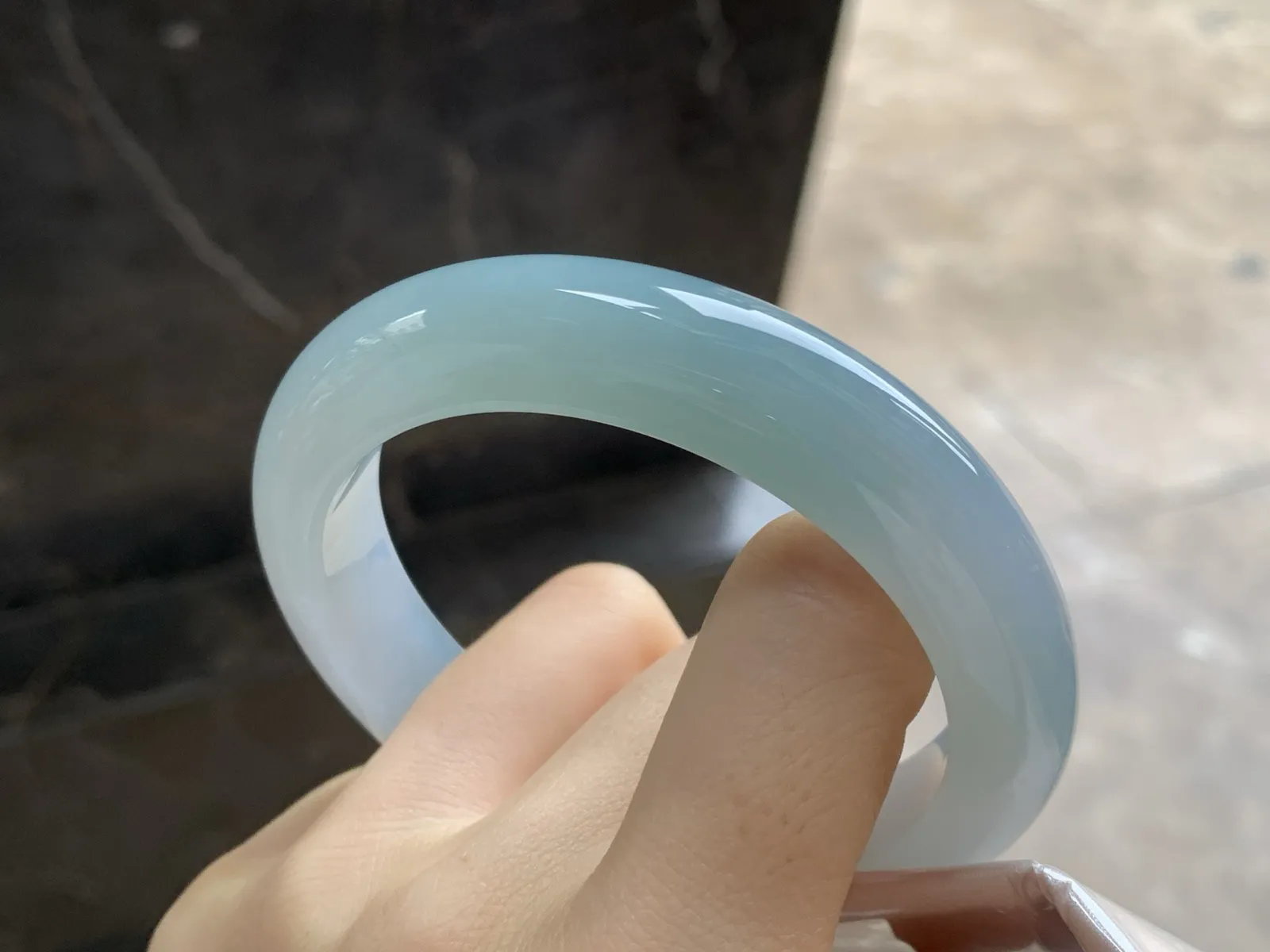 糯冰种手镯
尺寸：57-12.5-9mm
种水好 底子细腻干净