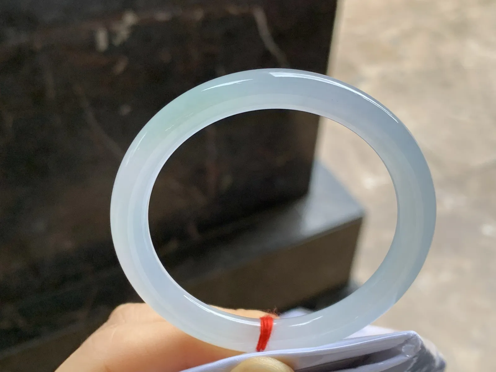 冰种圆条手镯
尺寸：52-7-7.7mm
种水好 小清新