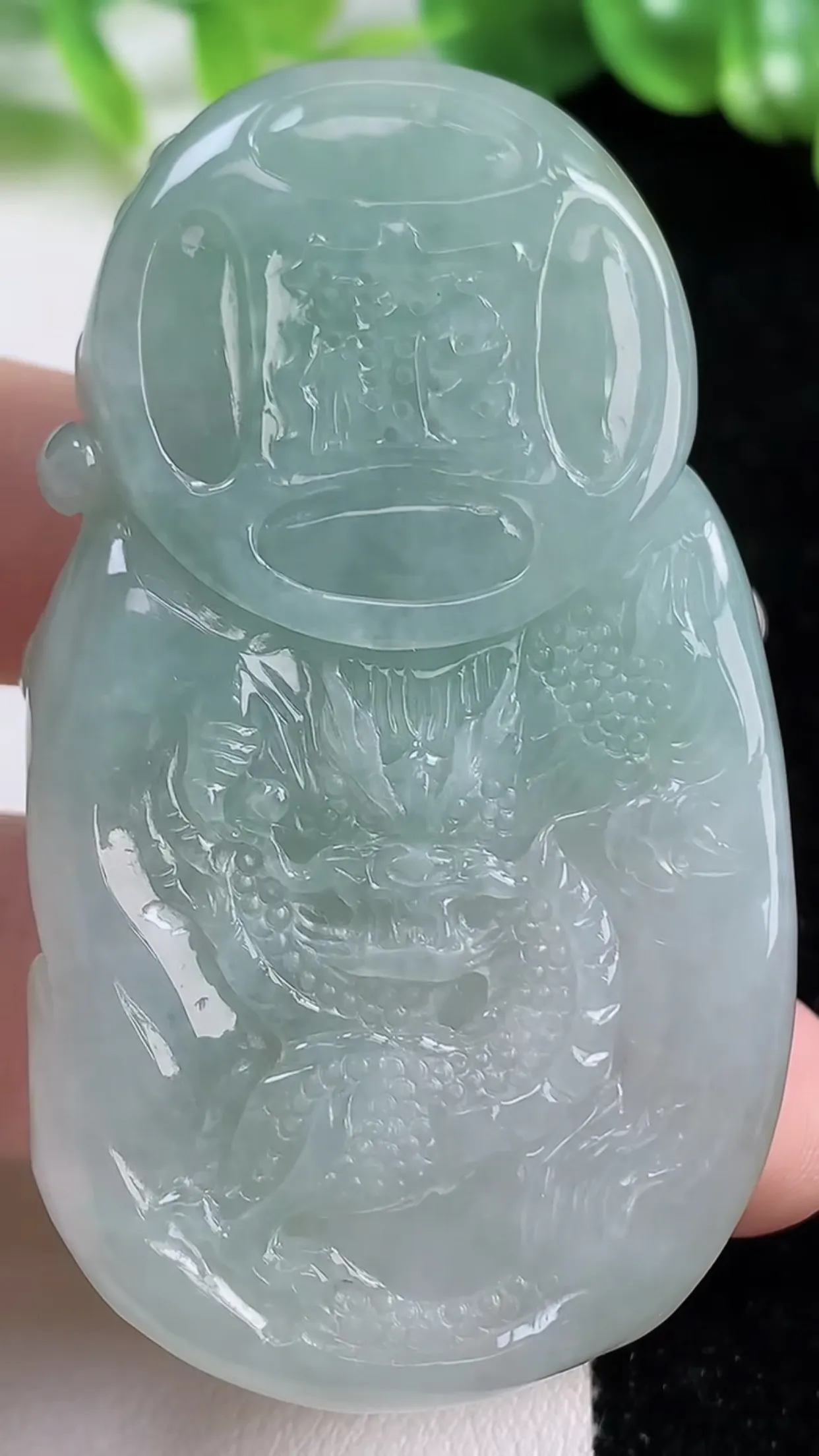 缅甸天然翡翠a货 老坑料起胶冰种 满绿双彩黄加绿财神爷吊坠，尺寸61.8-35.4-11.3mm  y  46.03