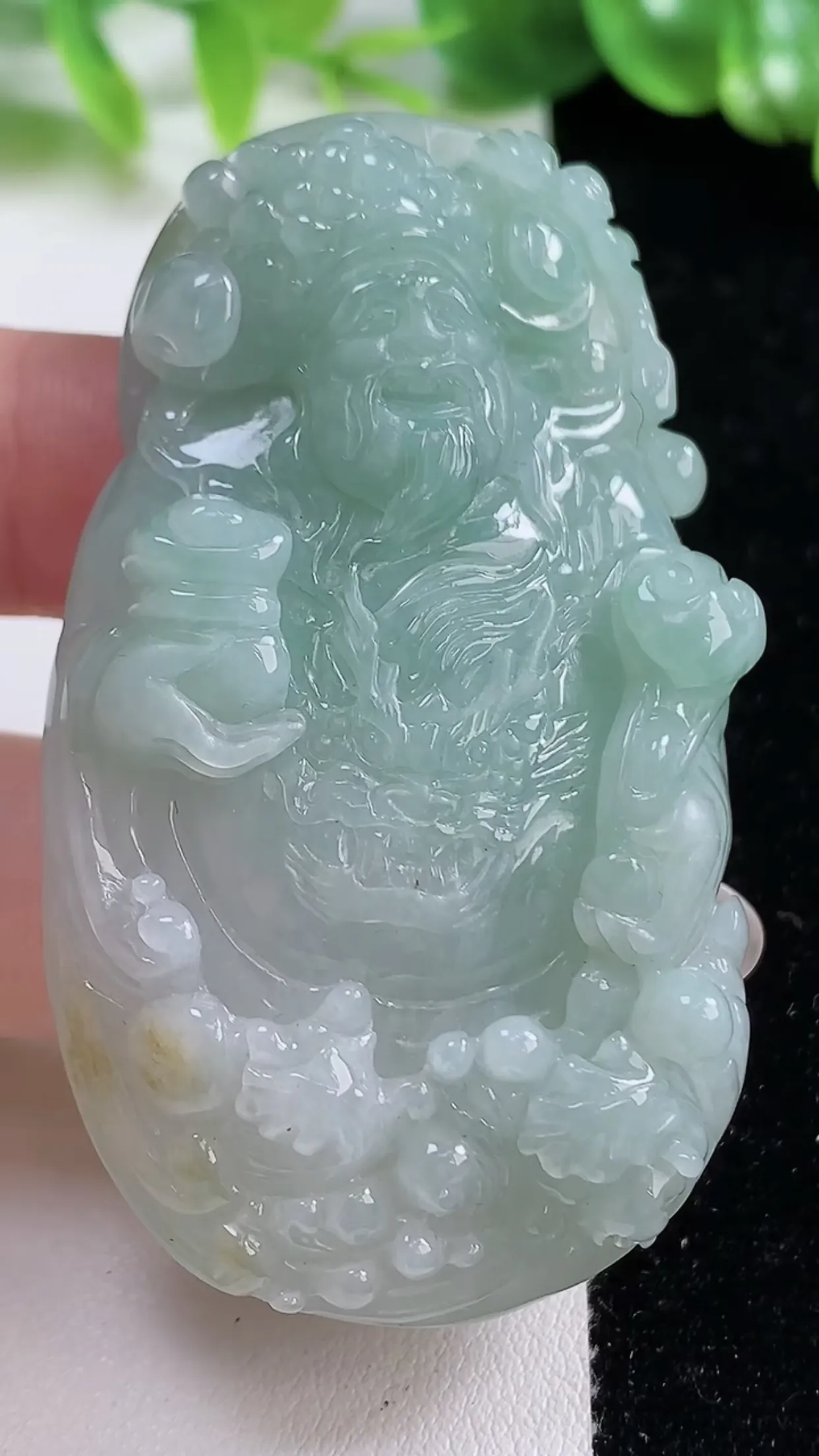 缅甸天然翡翠a货 老坑料起胶冰种 满绿双彩黄加绿财神爷吊坠，尺寸61.8-35.4-11.3mm  