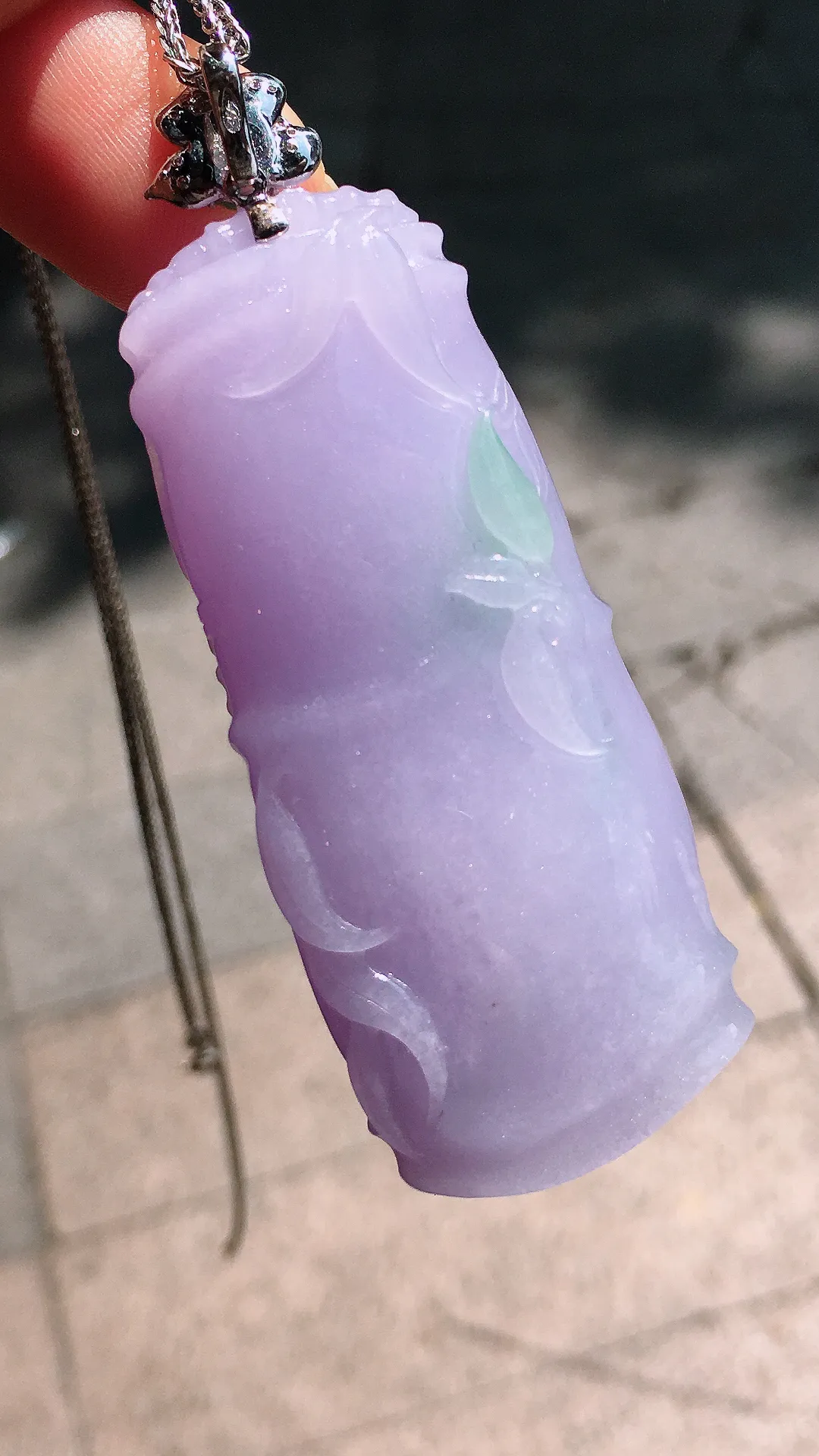 紫罗兰春彩【节节高升】吊坠，色泽艳丽，玉质细腻，饱满圆润，尽显优雅气质，18k
金豪华镶嵌