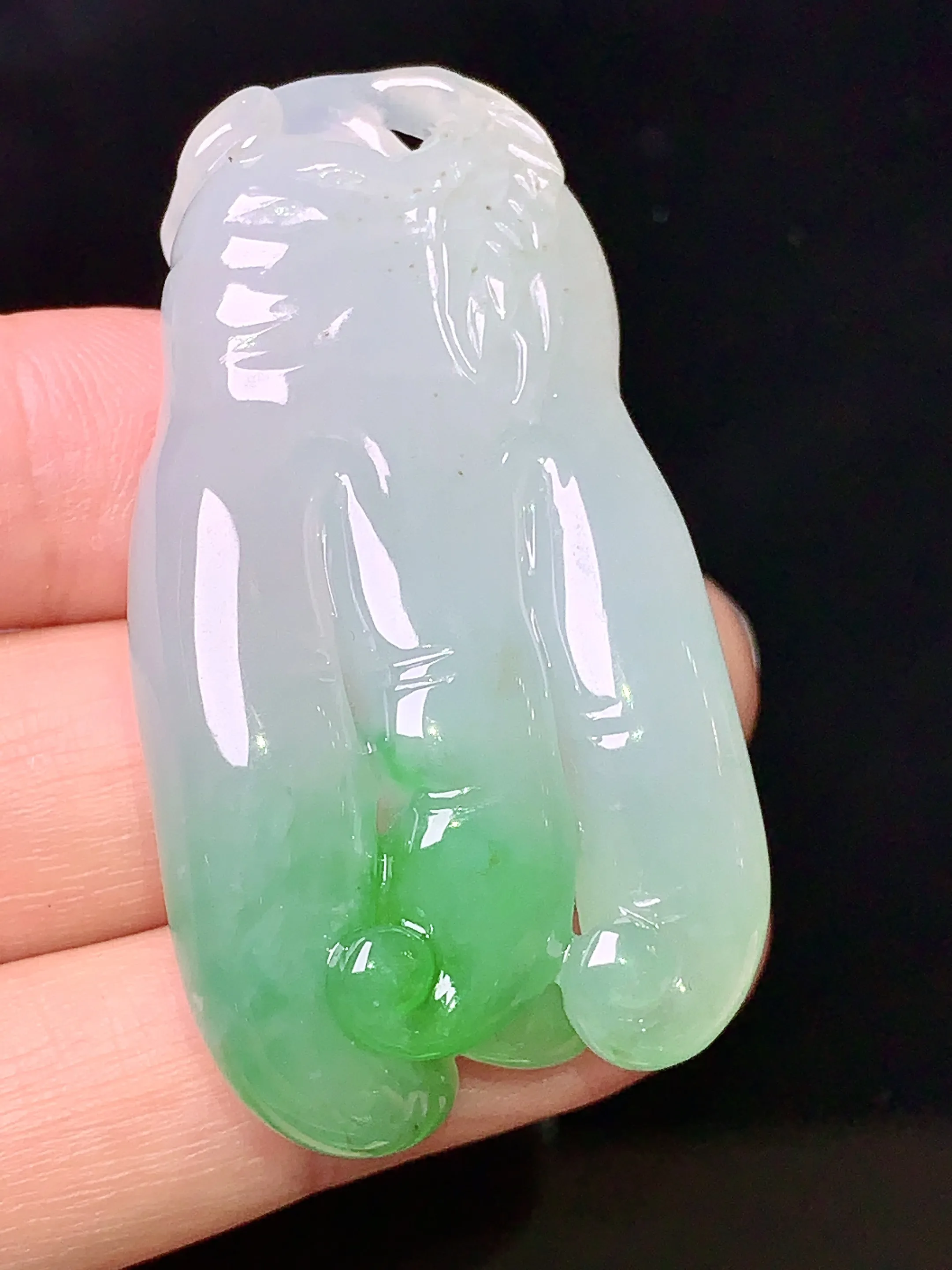飘绿佛手瓜吊坠 玉质细腻 色泽艳丽 整体尺寸50.2*28*11.8