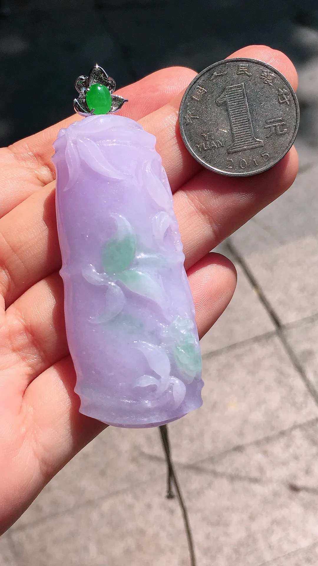 紫罗兰春彩【节节高升】吊坠，色泽艳丽，玉质细腻，饱满圆润，尽显优雅气质，18k
金豪华镶嵌