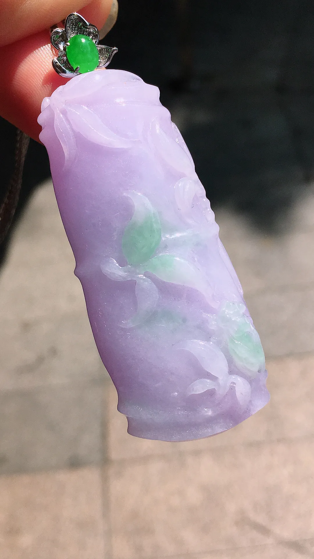 紫罗兰春彩【节节高升】吊坠，色泽艳丽，玉质细腻，饱满圆润，尽显优雅气质，18k
金豪华镶嵌