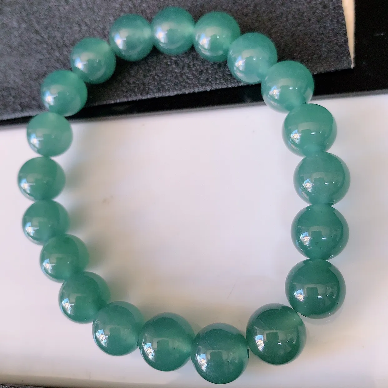 自然光实拍，冰种满色圆珠翡翠手串，水润秀气，料子细腻，清爽，高档大气，自戴送礼佳品！#001.1取一尺寸10mm