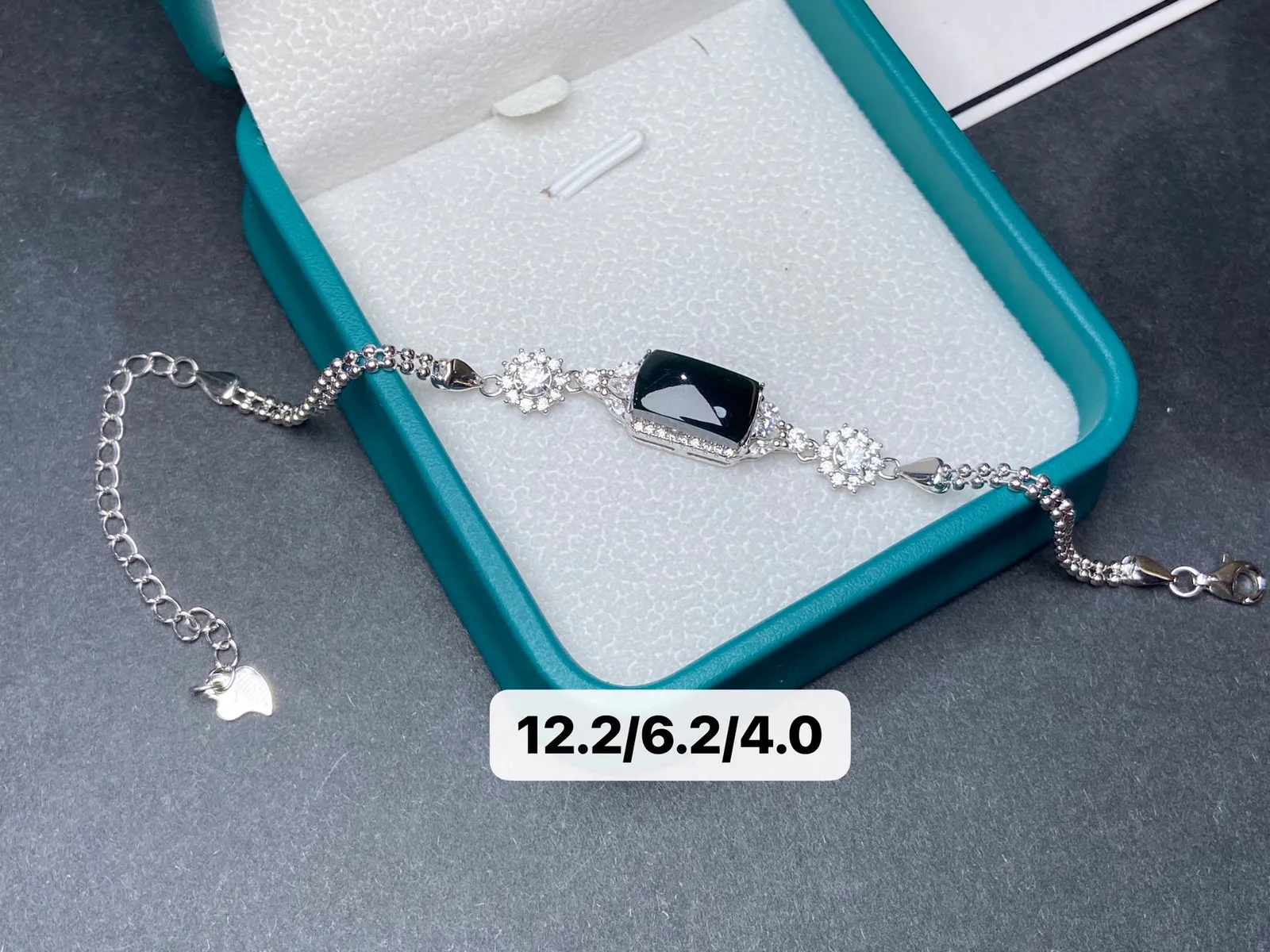 【墨翠手链】
 s925银镶嵌 黑度好 灯打通透 品相饱满大气 尺寸12.2