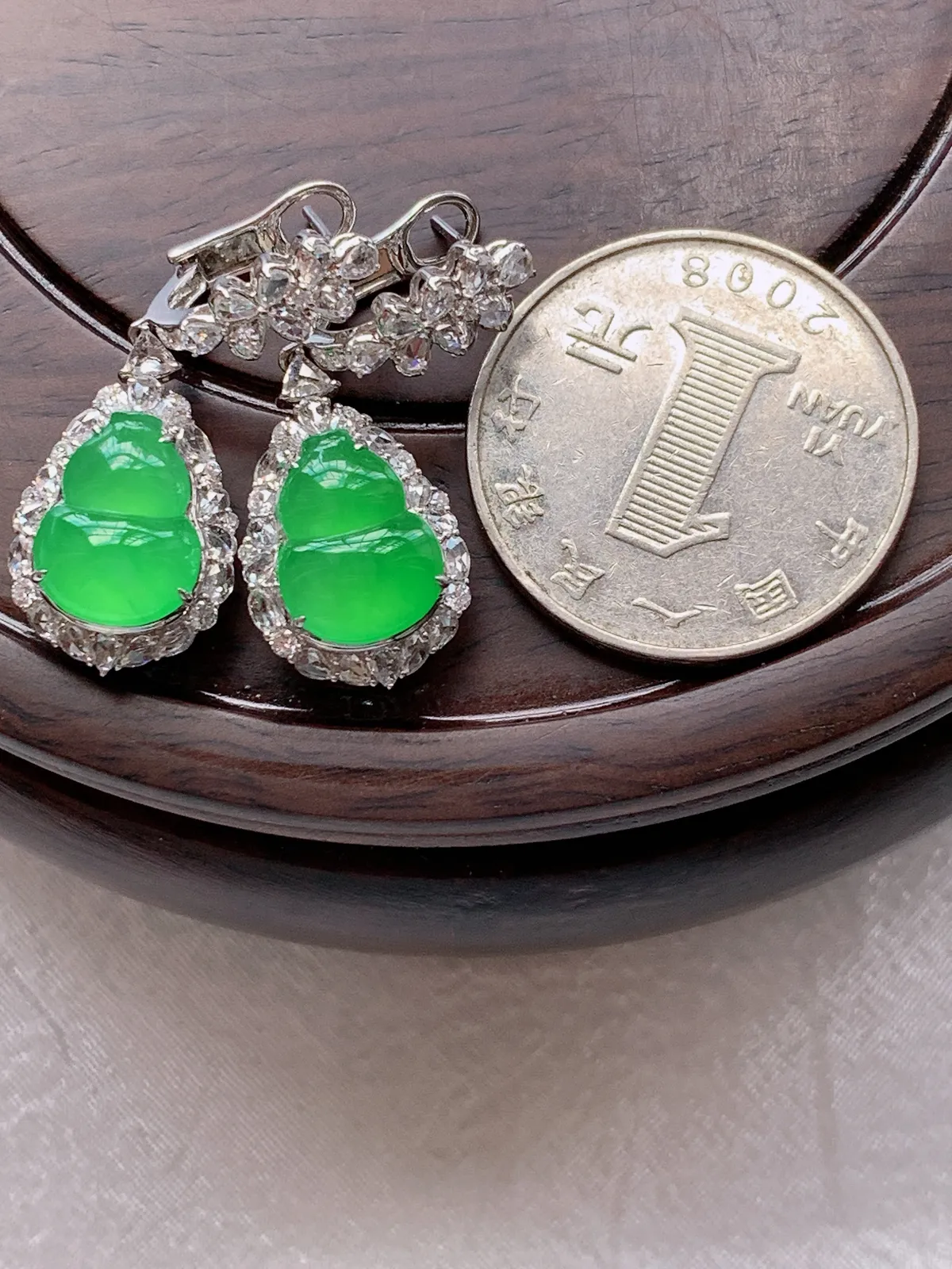 翡翠a货18k金冰种满阳绿葫芦耳坠，尺寸11.5-8.8，重量:7.02g