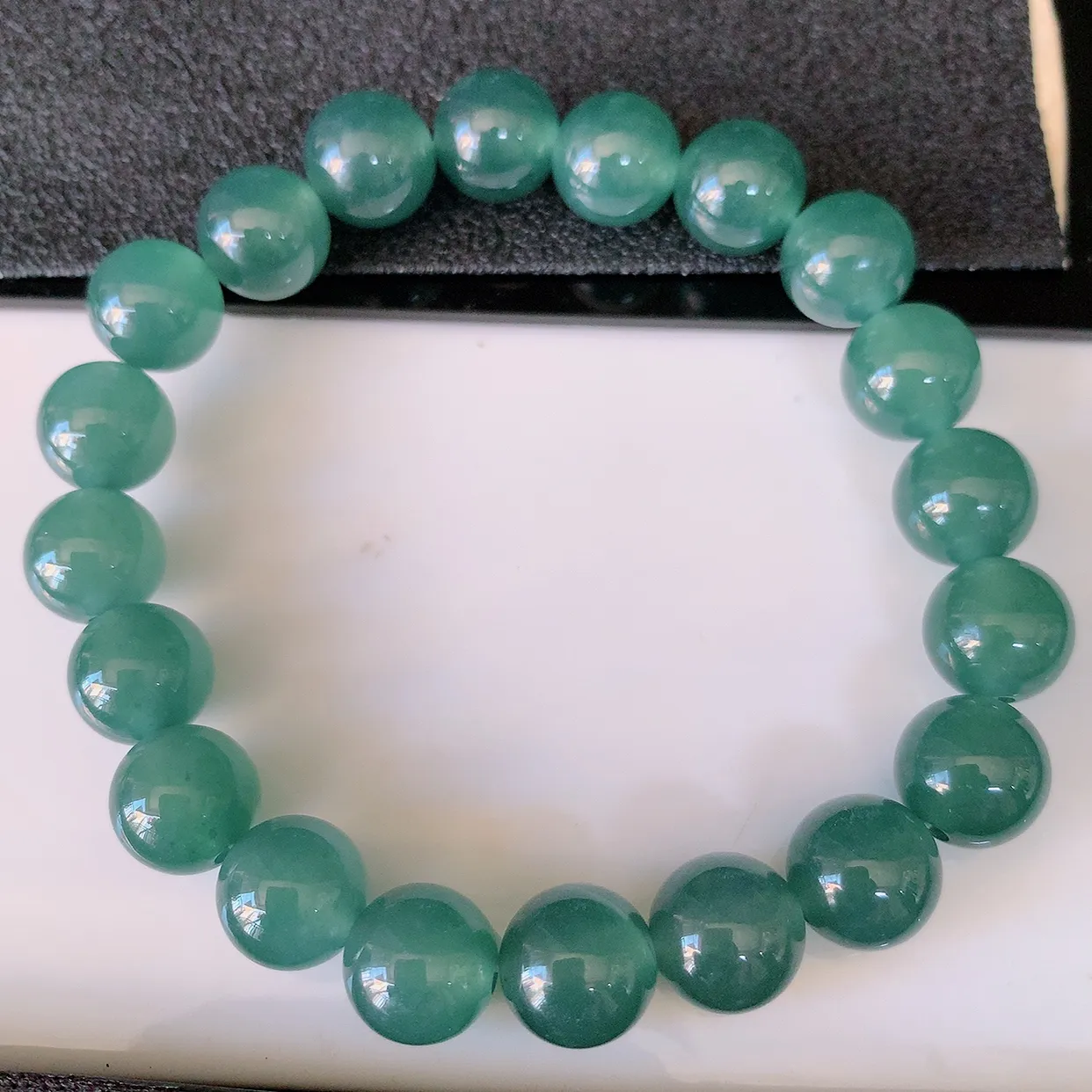 自然光实拍，冰种满色圆珠翡翠手串，水润秀气，料子细腻，清爽，高档大气，自戴送礼佳品！#001.1取一尺寸10mm