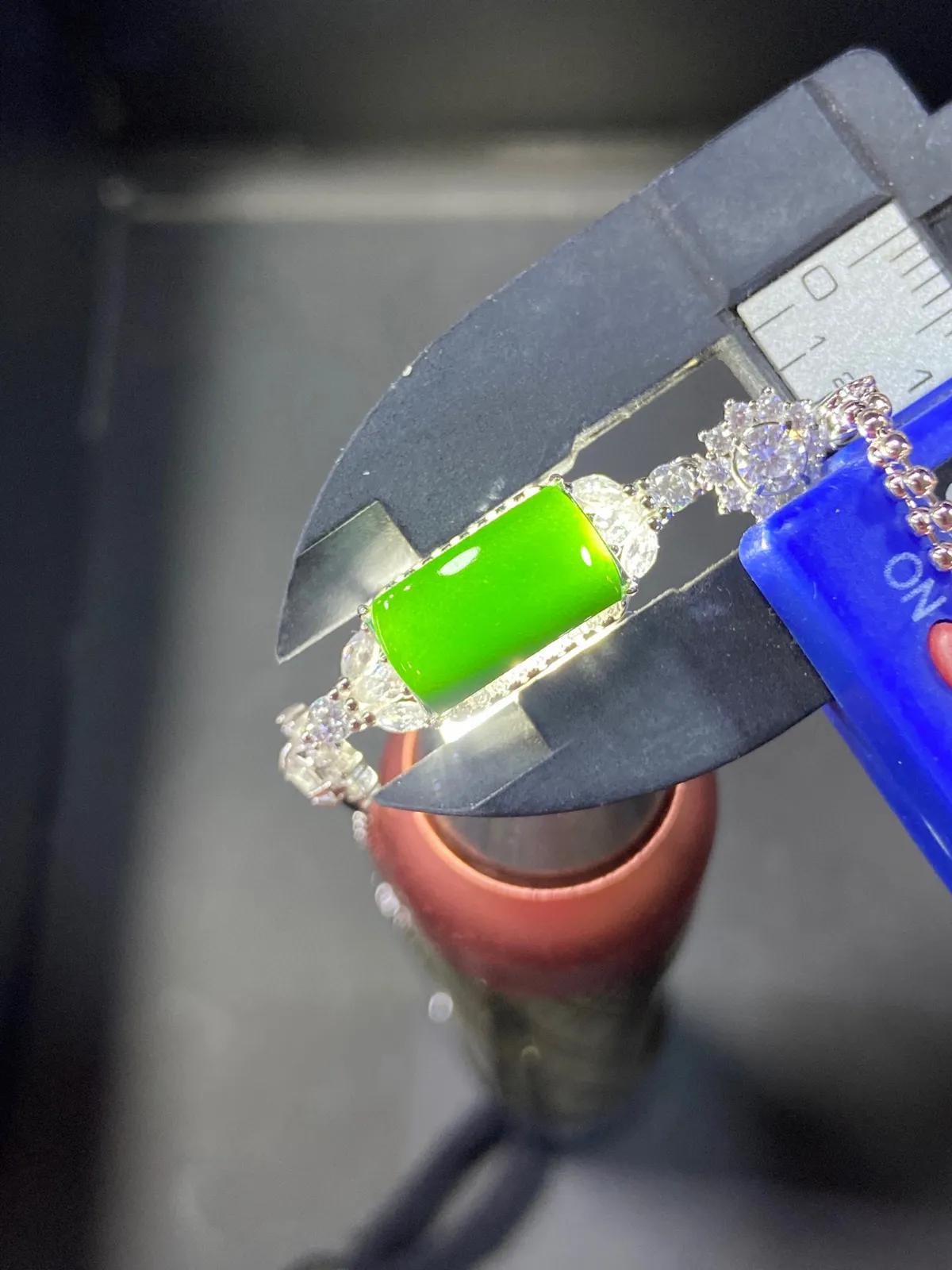 【墨翠手链】
 s925银镶嵌 黑度好 灯打通透 品相饱满大气 尺寸12.2