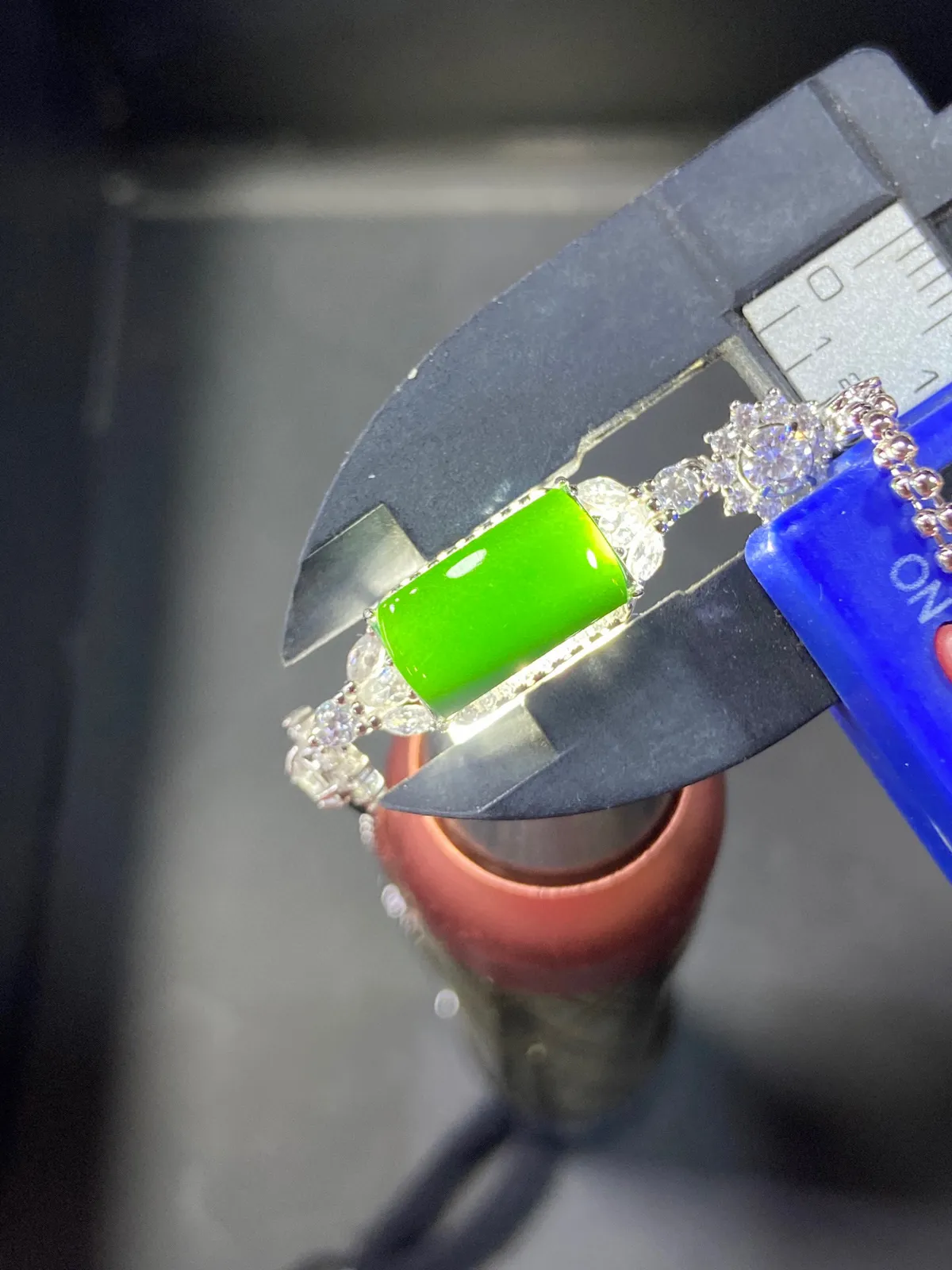 【墨翠手链】
 s925银镶嵌 黑度好 灯打通透 品相饱满大气 尺寸12.2