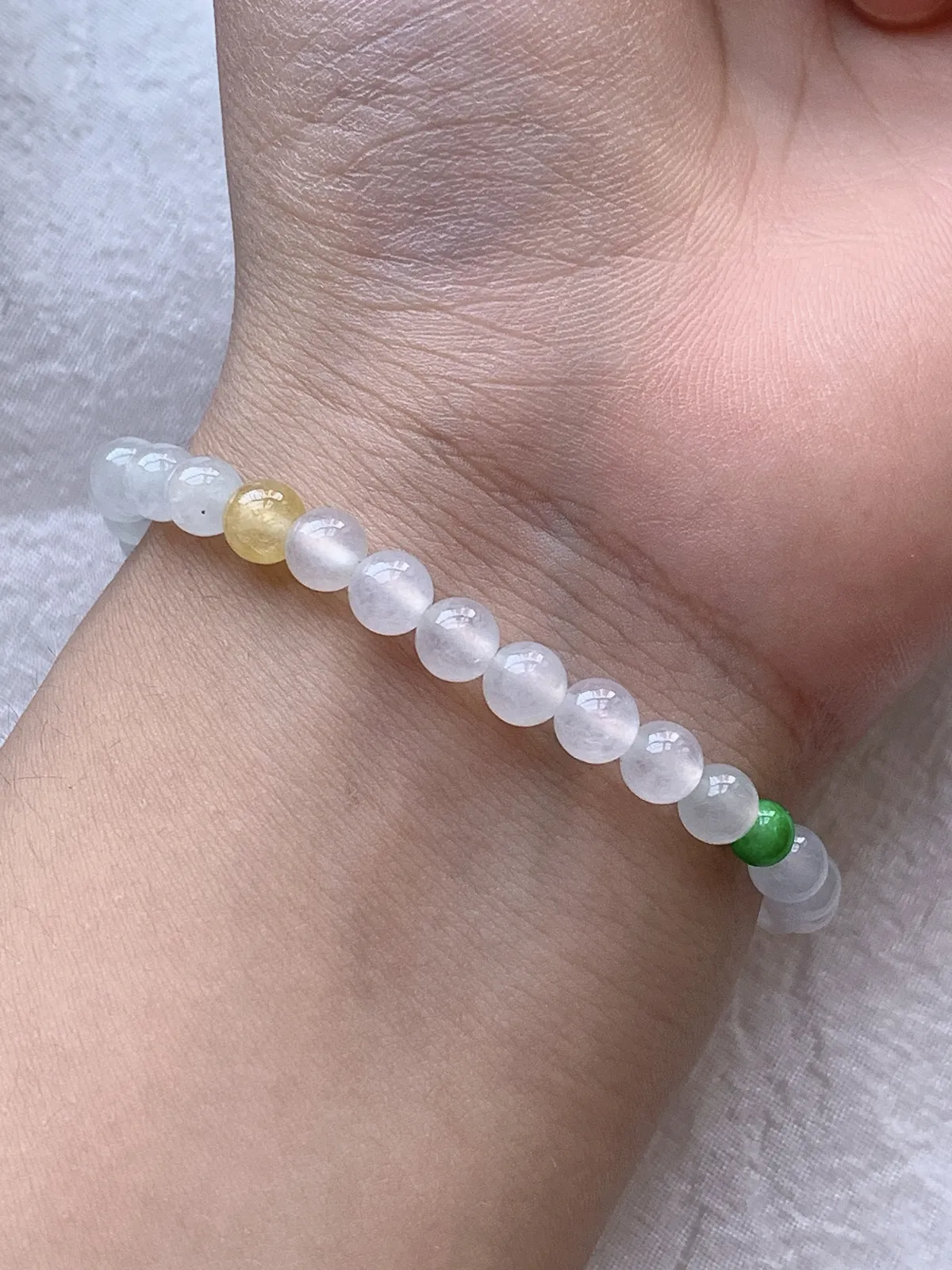 翡翠a货冰种双彩黄加绿圆珠手串，尺寸5.3-32颗，重量:8.06g