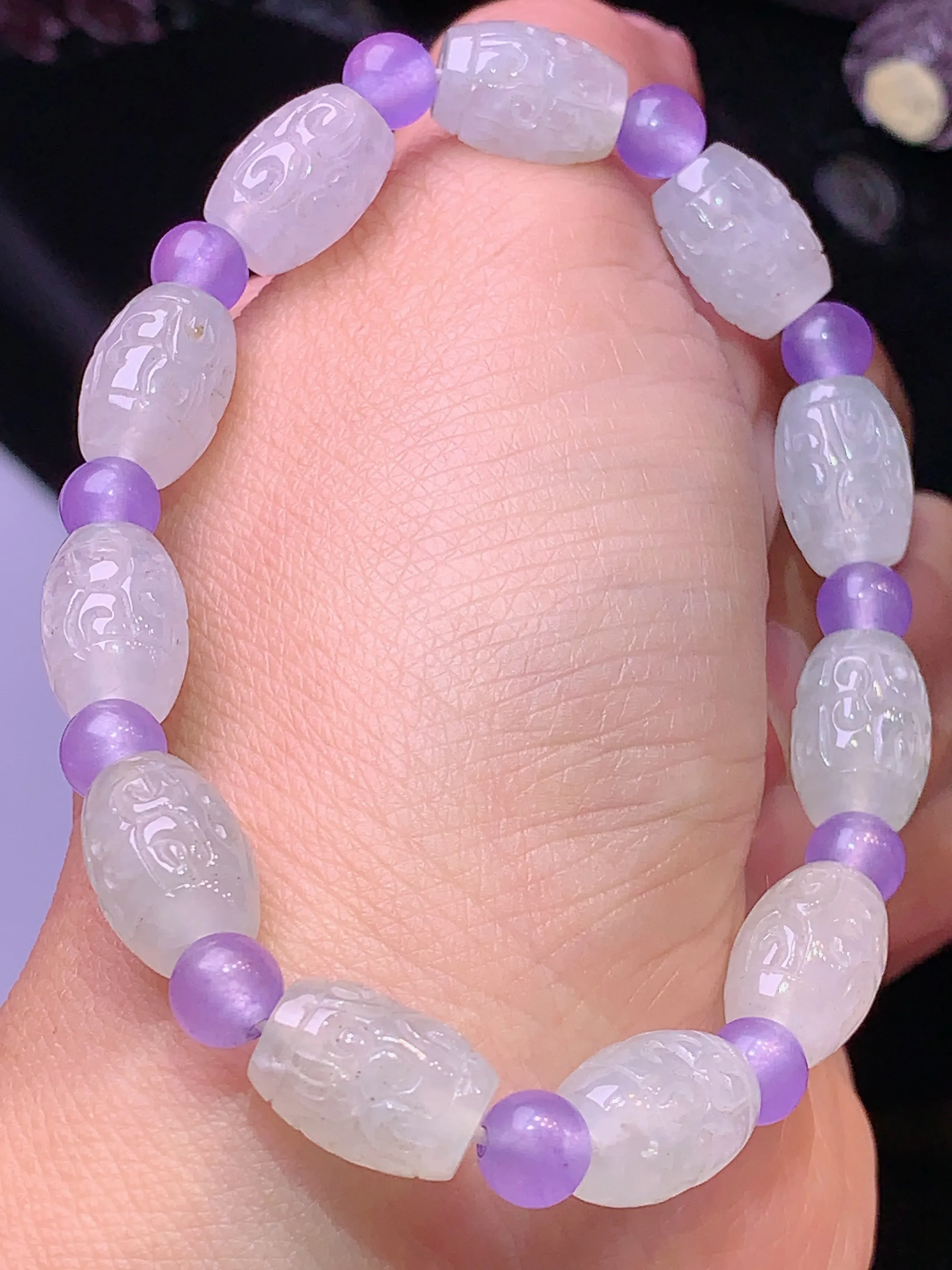 冰种雕花路路通手链 玉质细腻 色泽艳丽 整体尺寸8.8*12