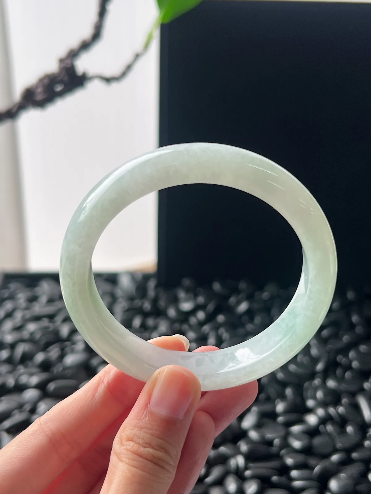 正圈55.2翡翠冰糯种飘绿手镯，带镯心